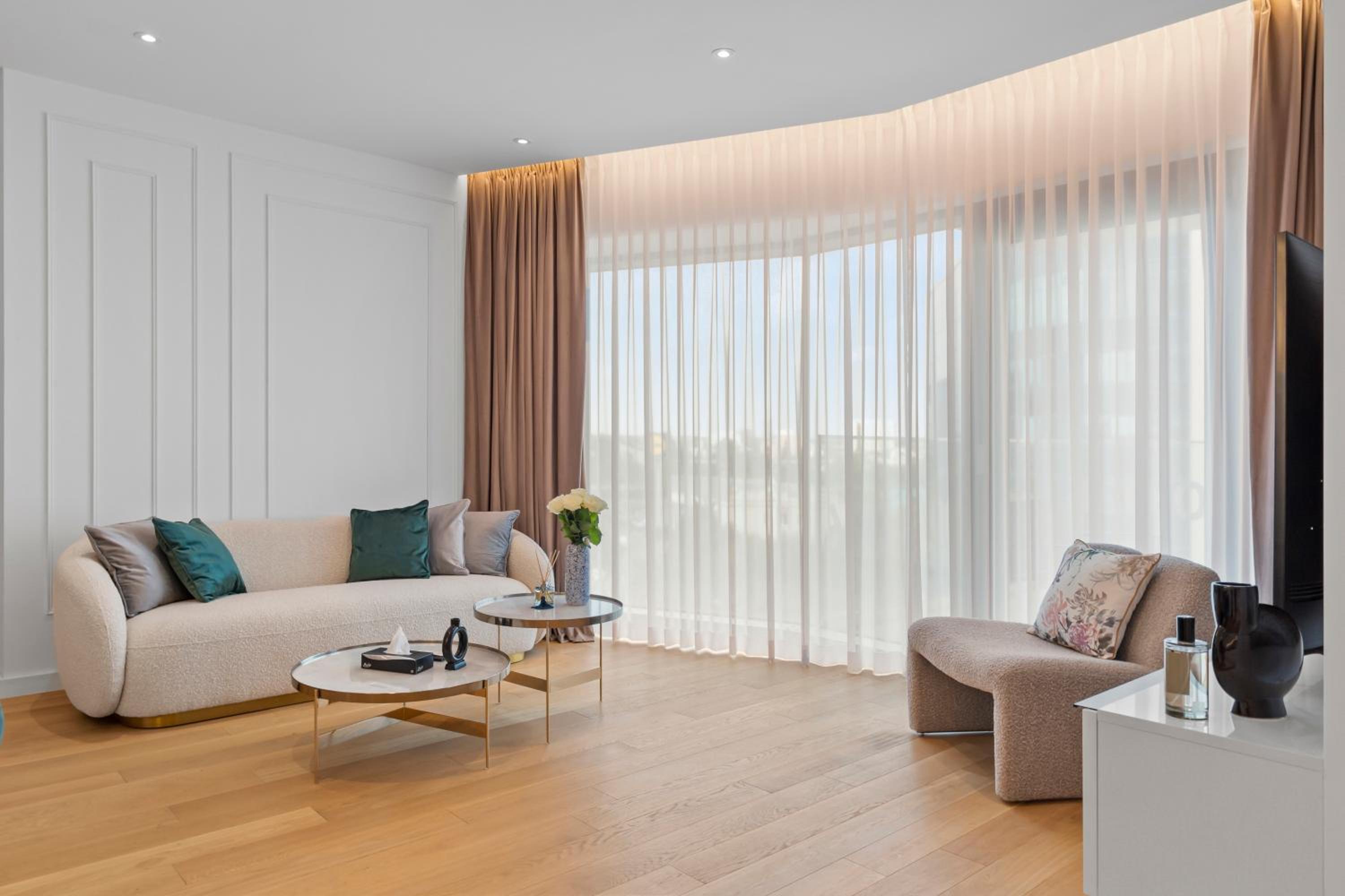 ONE H Luxury Apartment view 4