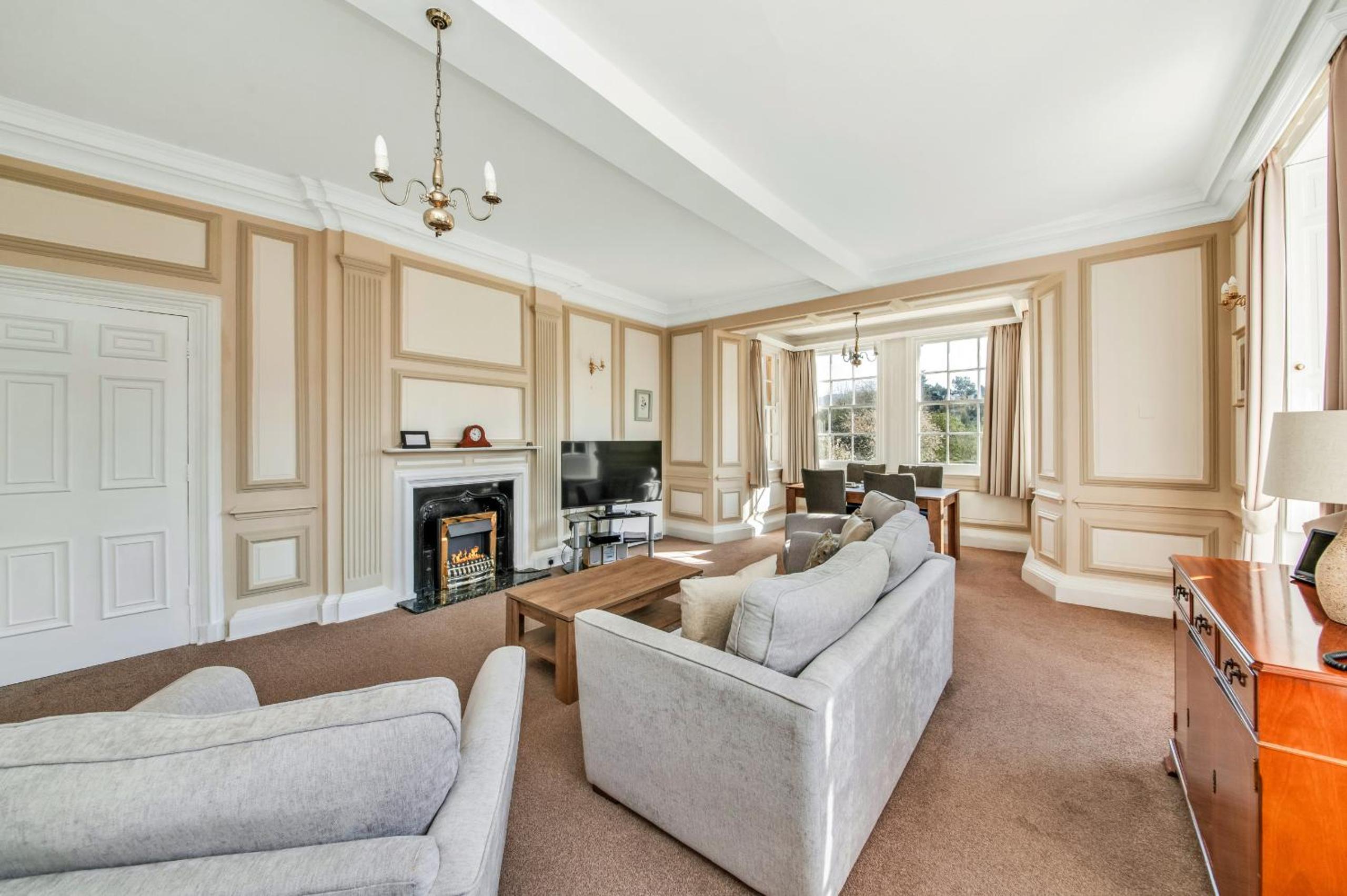 Finest Retreats - Sutton Hall Apt view 5