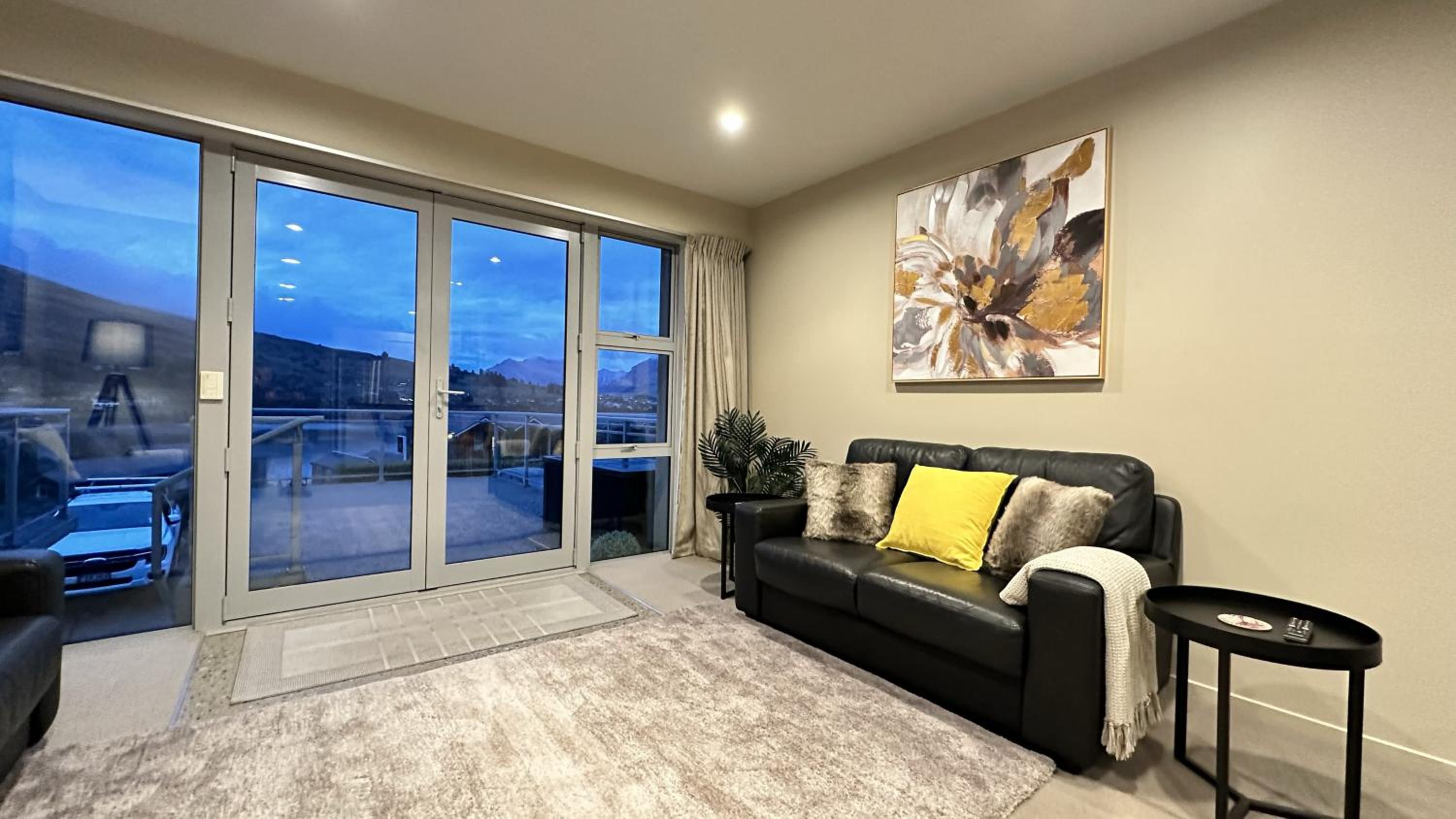 Remarkable Lakeview Two Bedroom Apartment