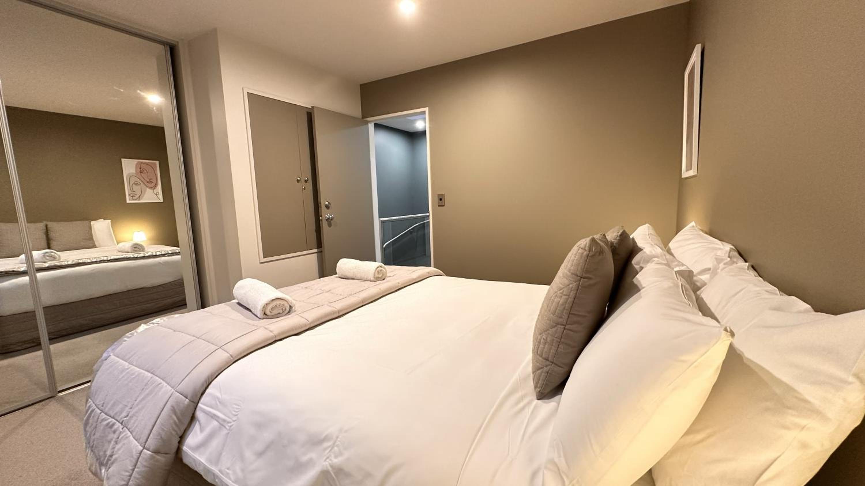 Remarkable Lakeview Two Bedroom Apartment