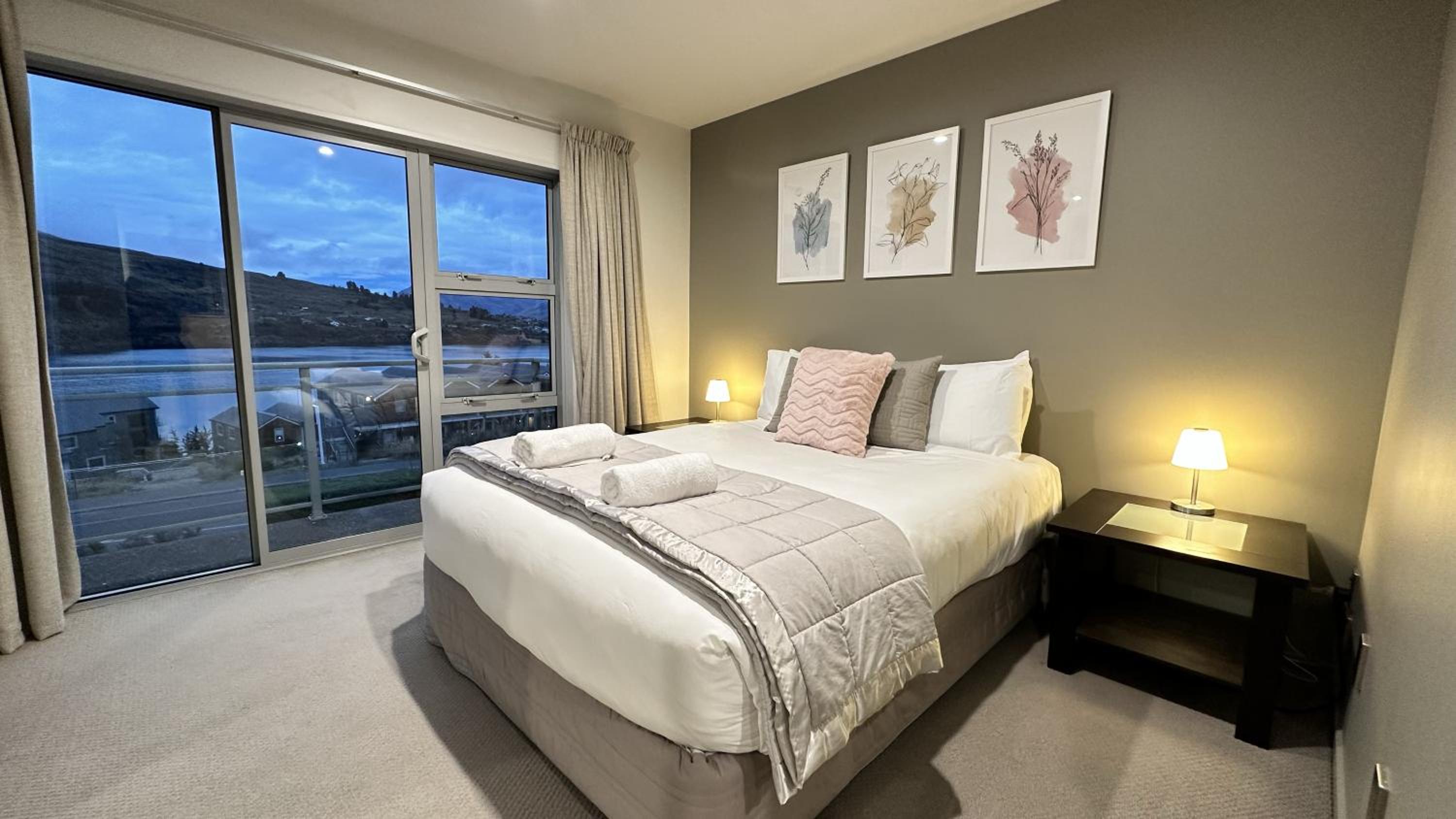 Remarkable Lakeview Two Bedroom Apartment