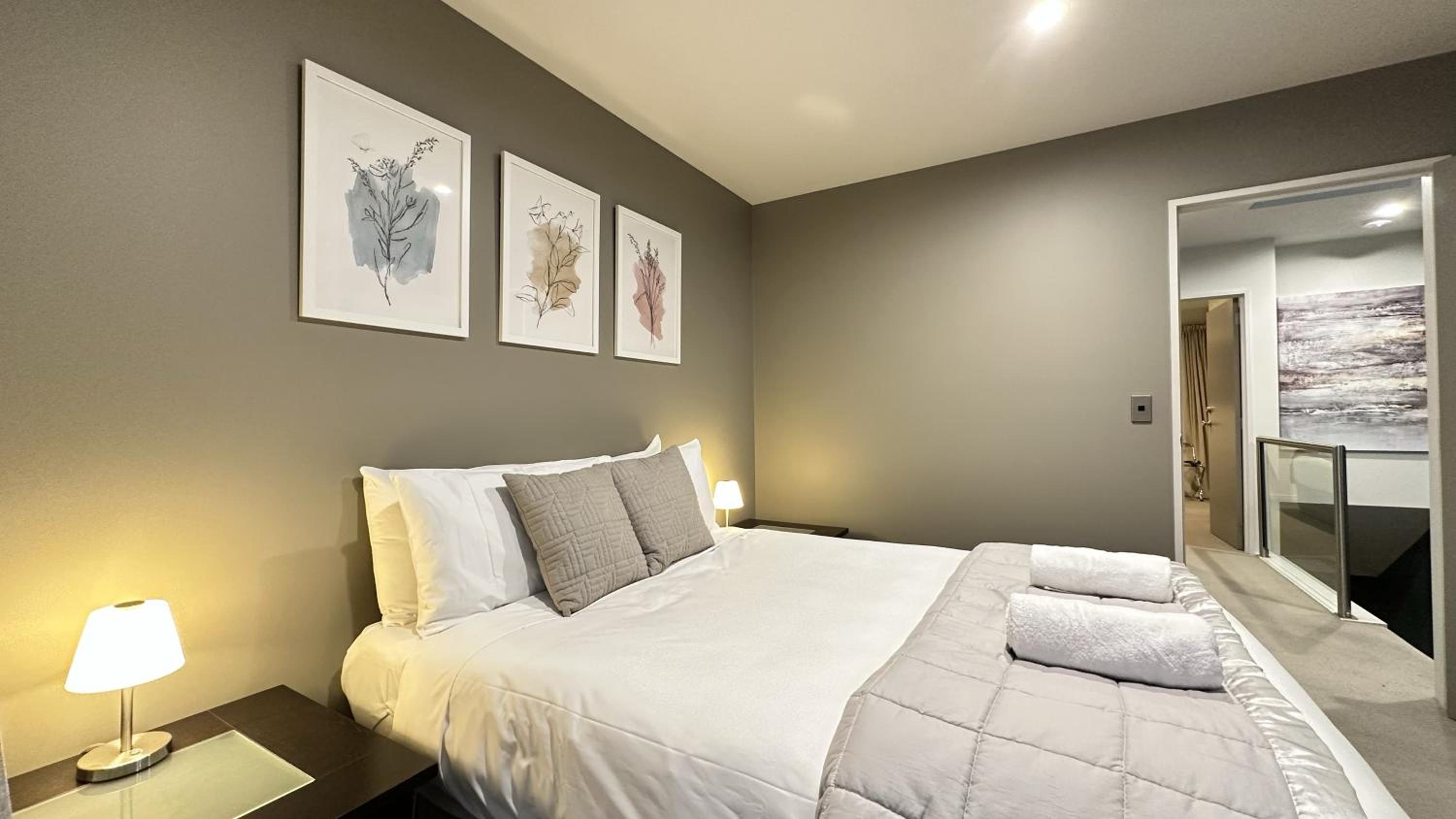 Remarkable Lakeview Two Bedroom Apartment