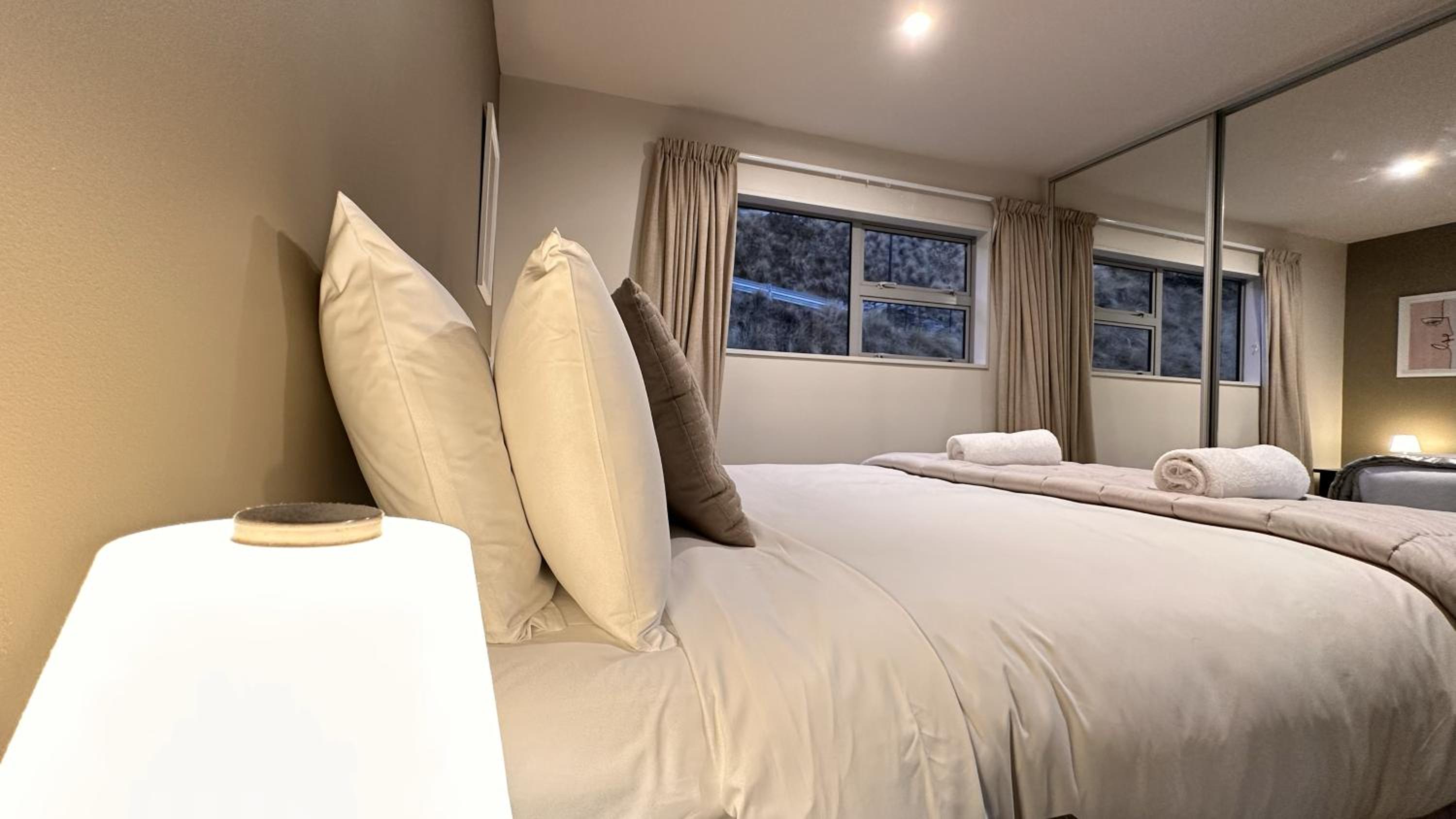 Remarkable Lakeview Two Bedroom Apartment