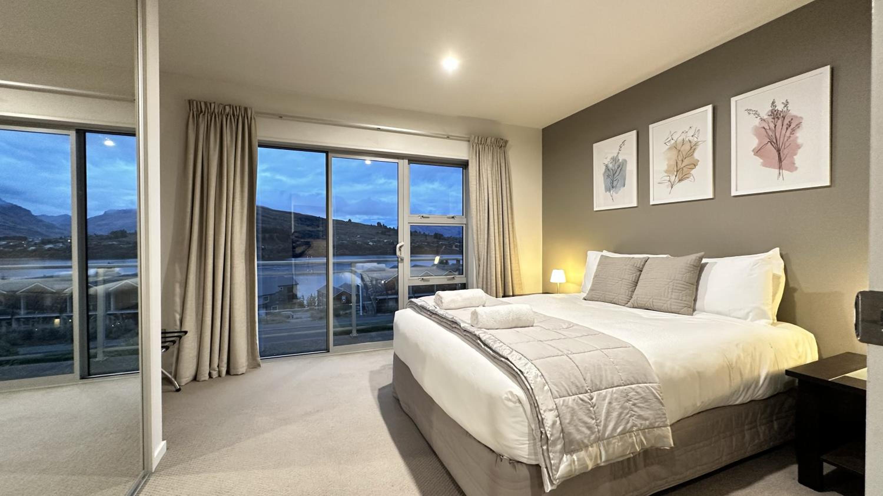 Remarkable Lakeview Two Bedroom Apartment