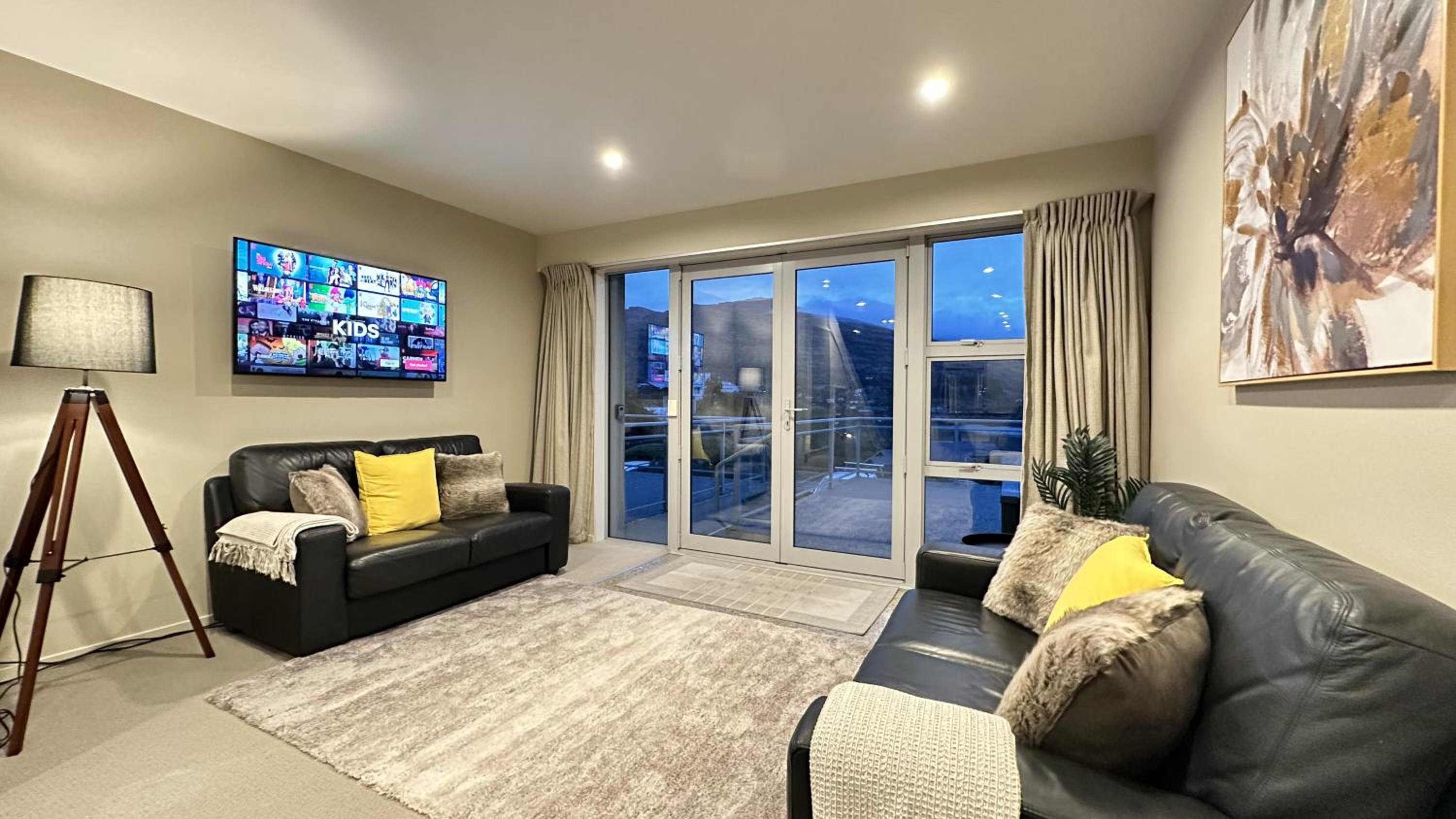 Remarkable Lakeview Two Bedroom Apartment