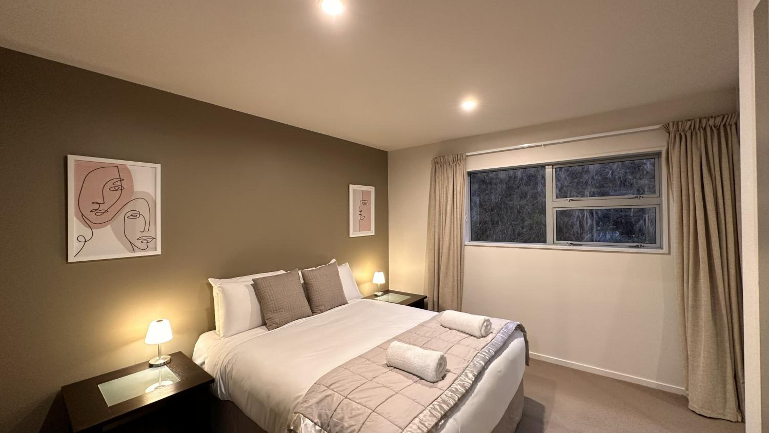Remarkable Lakeview Two Bedroom Apartment