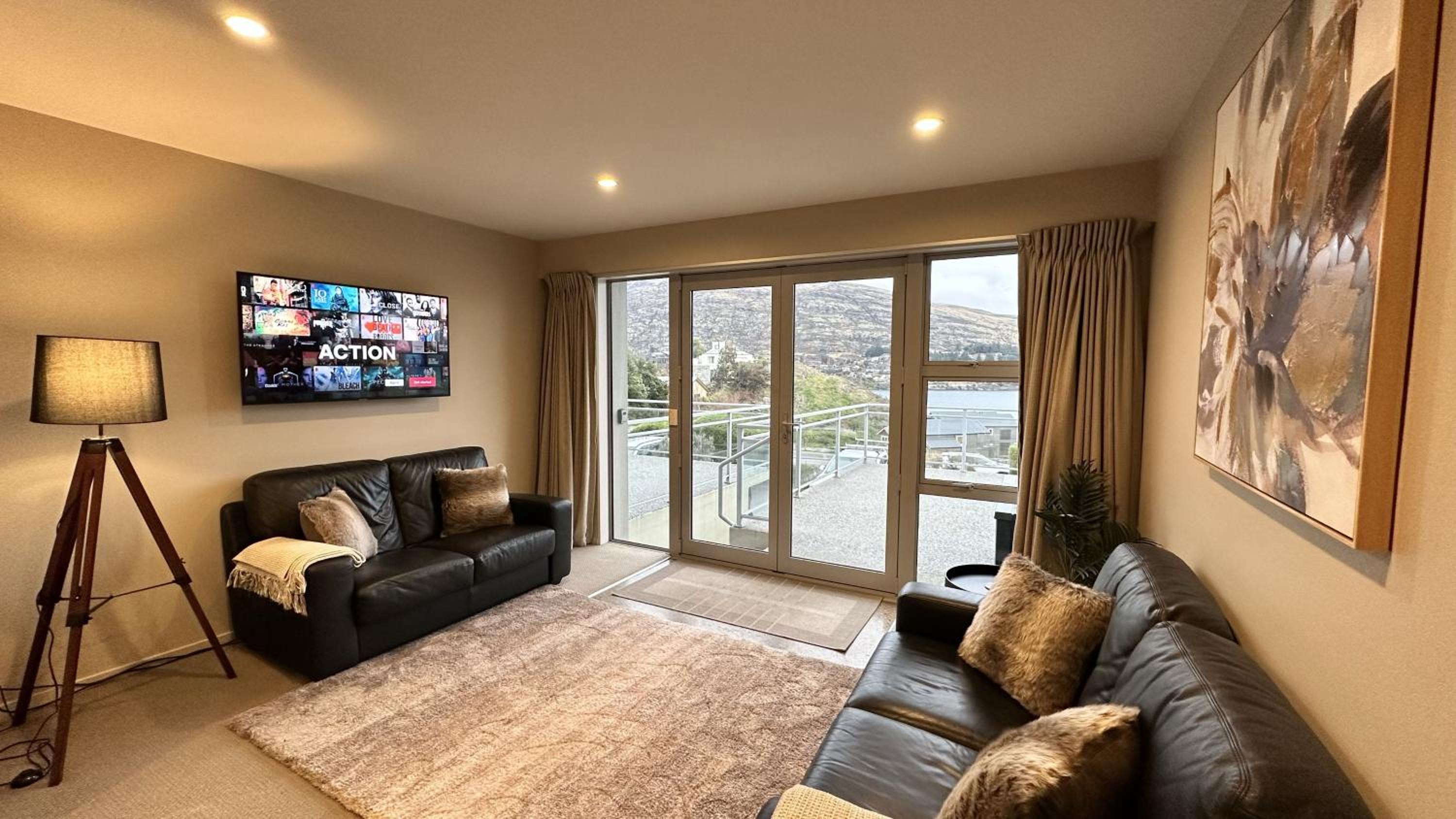 Remarkable Lakeview Two Bedroom Apartment