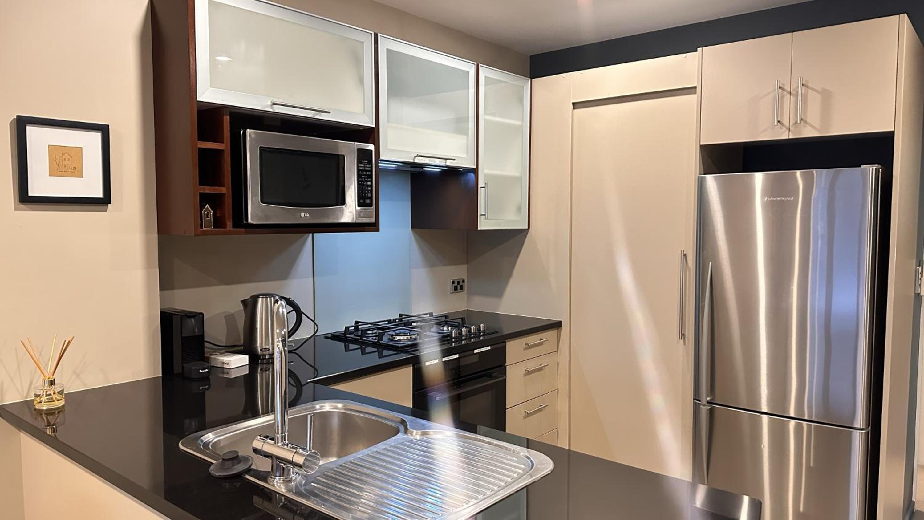 Remarkable Lakeview Two Bedroom Apartment