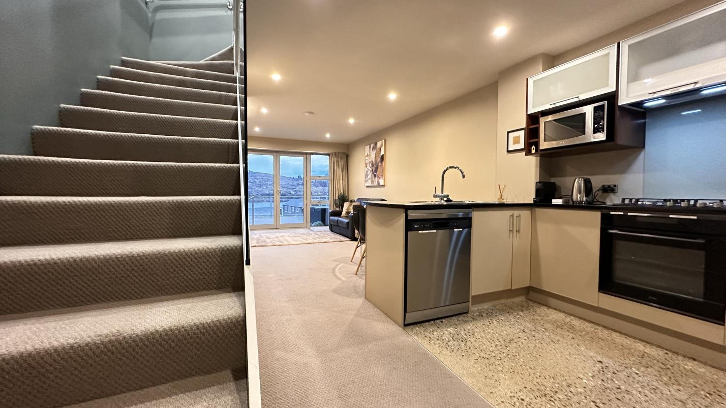 Remarkable Lakeview Two Bedroom Apartment