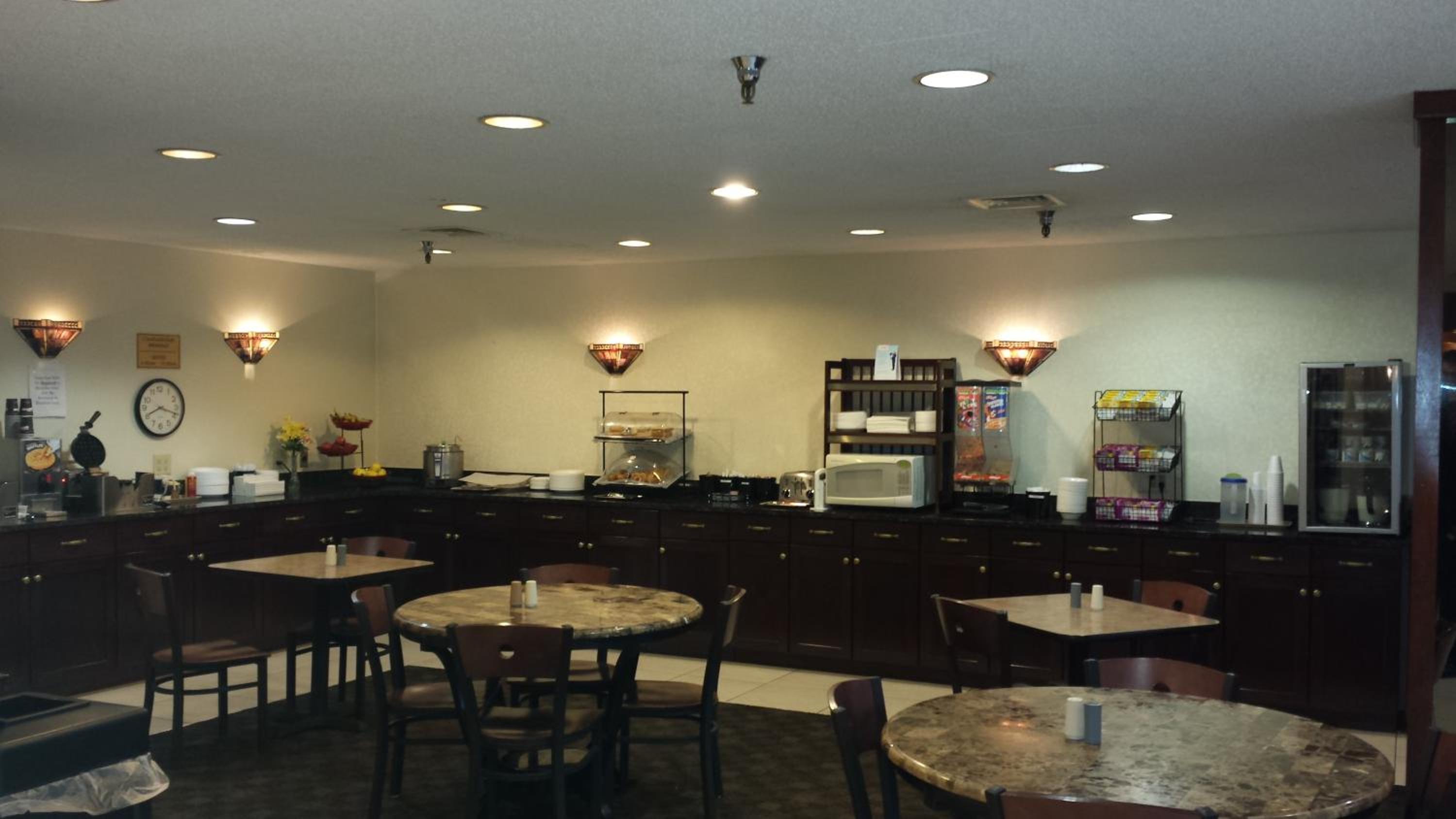 Ramada by Wyndham Bettendorf view 5