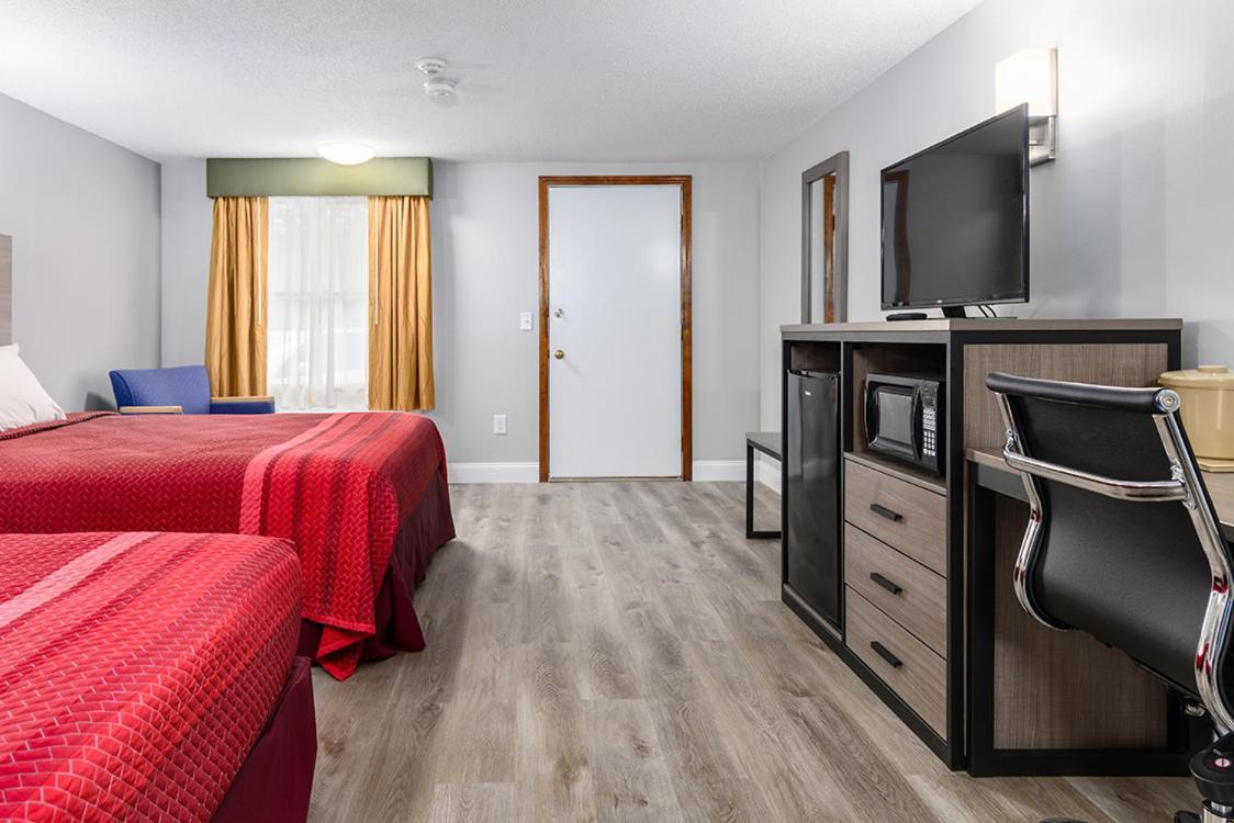 Captains Quarters Motel & Conference Center view 3