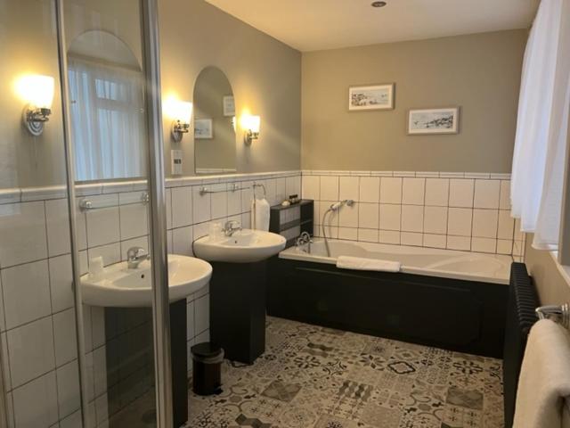 Albert Cottage Hotel