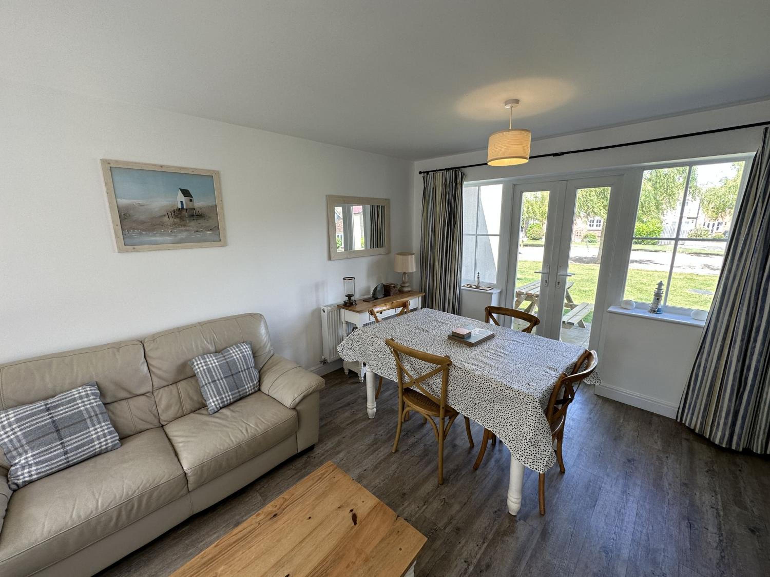Lees Plaice - Part of the The Bay Filey Holiday Village with pool, gym and direct beach access, pub, restaurant, tennis and meadows walks