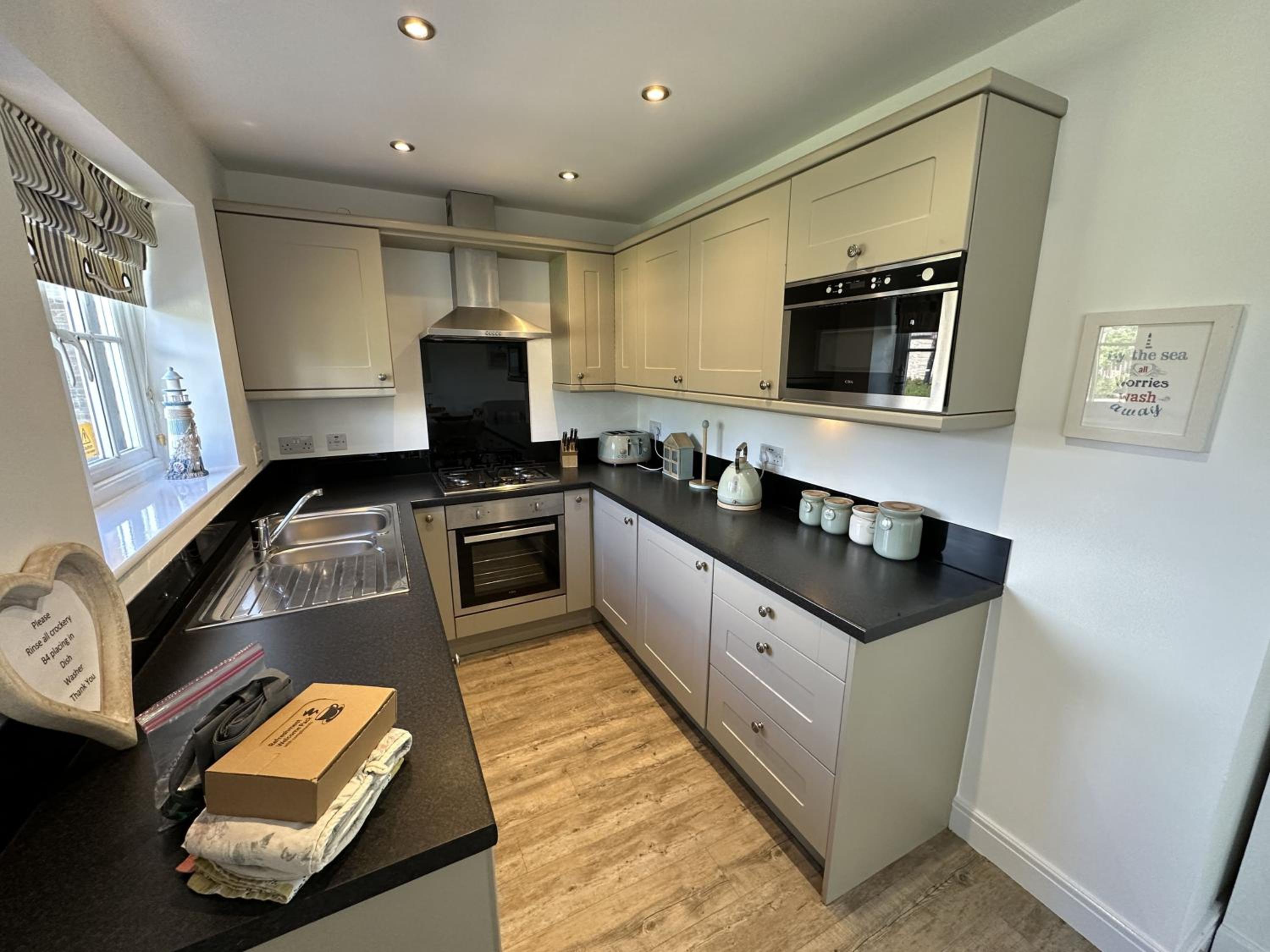 Lees Plaice - Part of the The Bay Filey Holiday Village with pool, gym and direct beach access, pub, restaurant, tennis and meadows walks