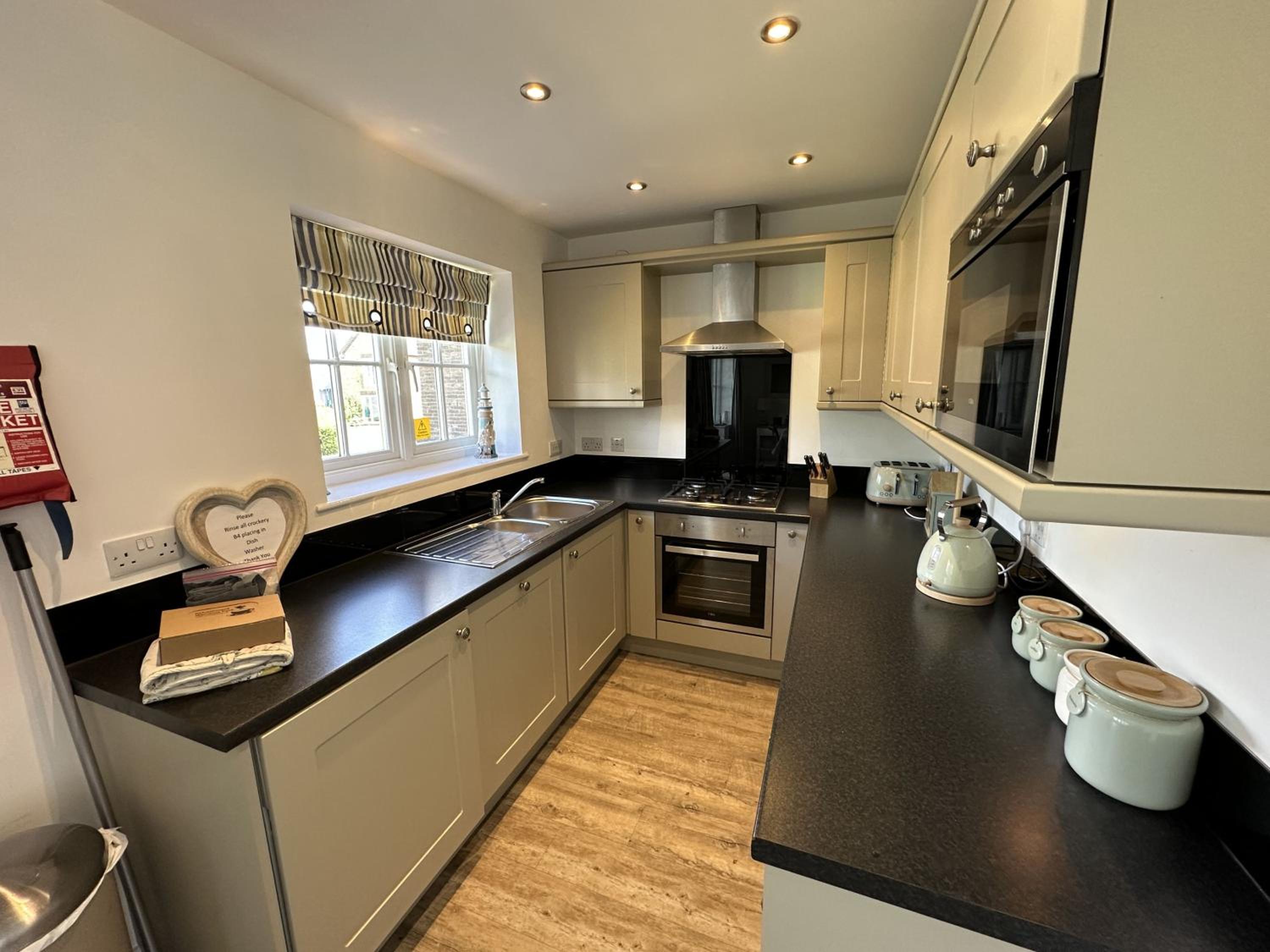 Lees Plaice - Part of the The Bay Filey Holiday Village with pool, gym and direct beach access, pub, restaurant, tennis and meadows walks