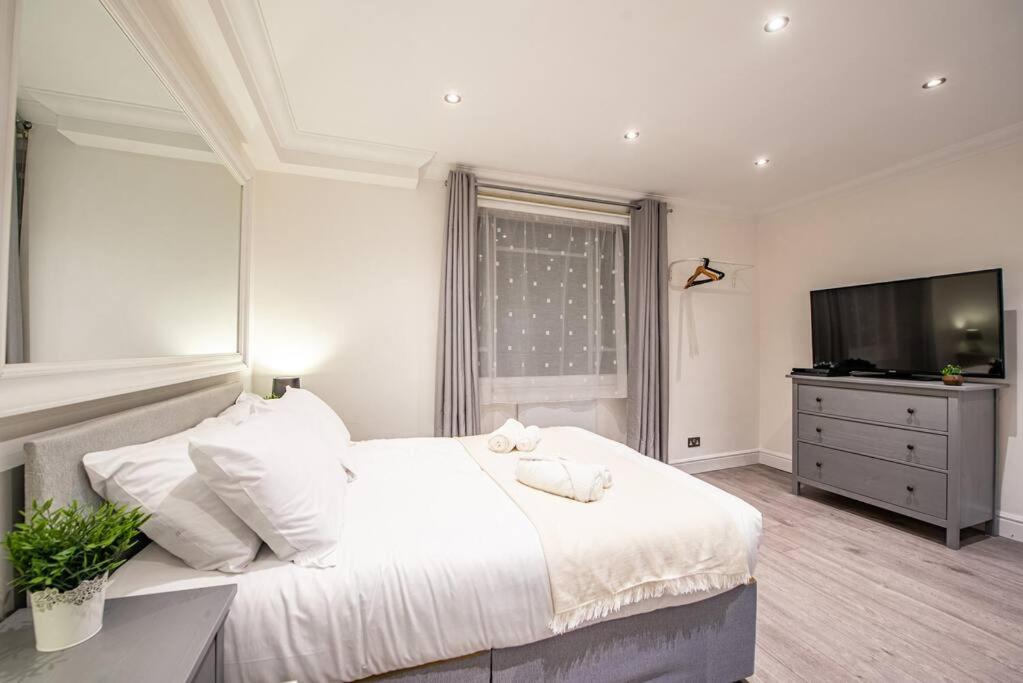 Stylish Elegant Hyde Park Studio Flat