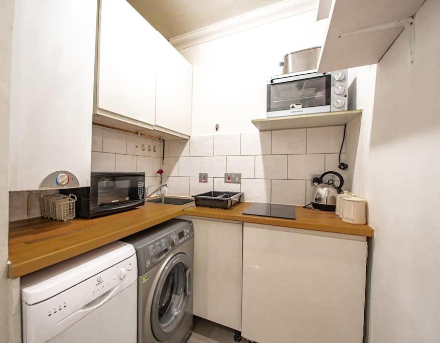 Stylish Elegant Hyde Park Studio Flat