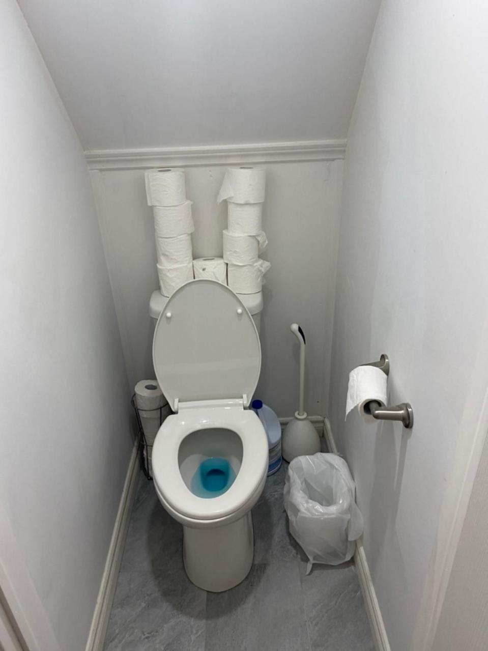 Single Room with SHARED Bathroom 536C