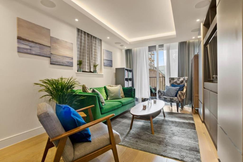Canal Side Luxury 1 Bed Chelsea