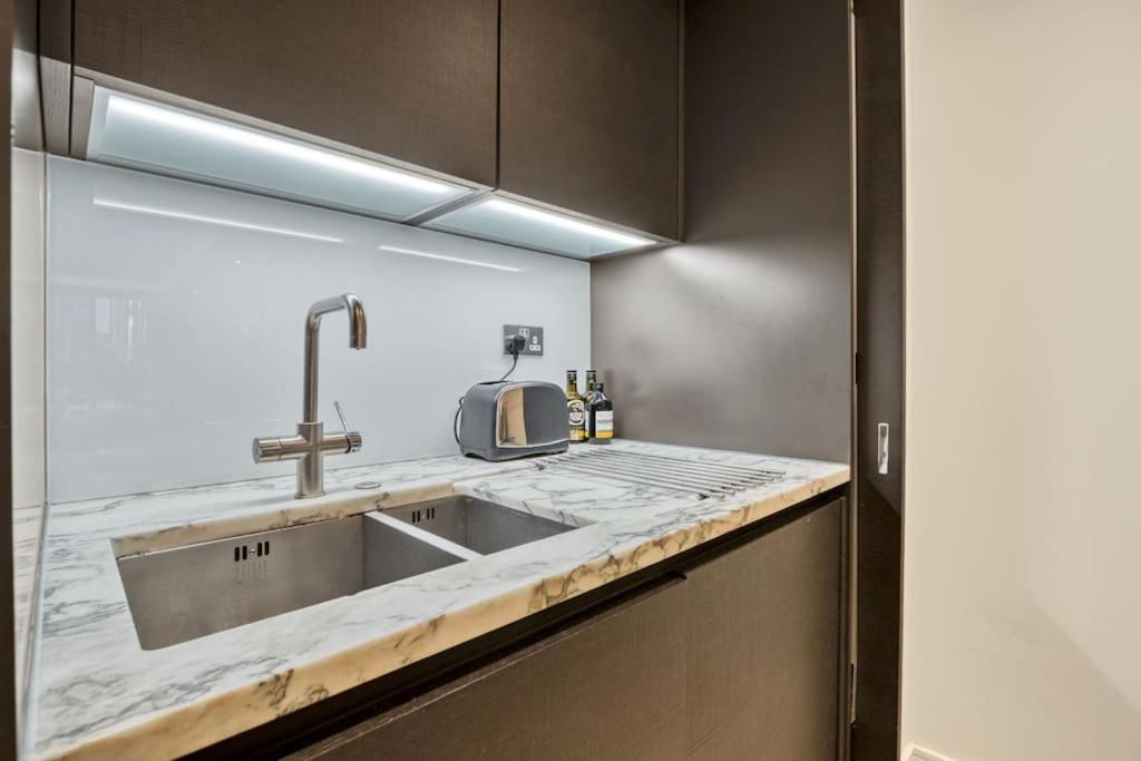 Canal Side Luxury 1 Bed Chelsea