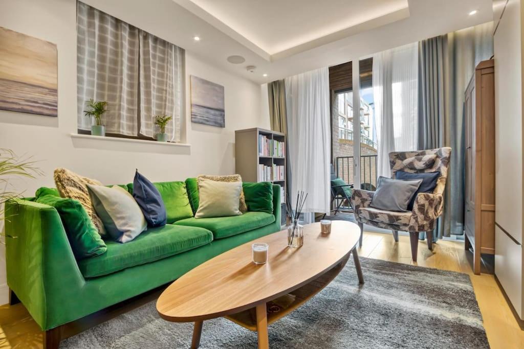 Canal Side Luxury 1 Bed Chelsea
