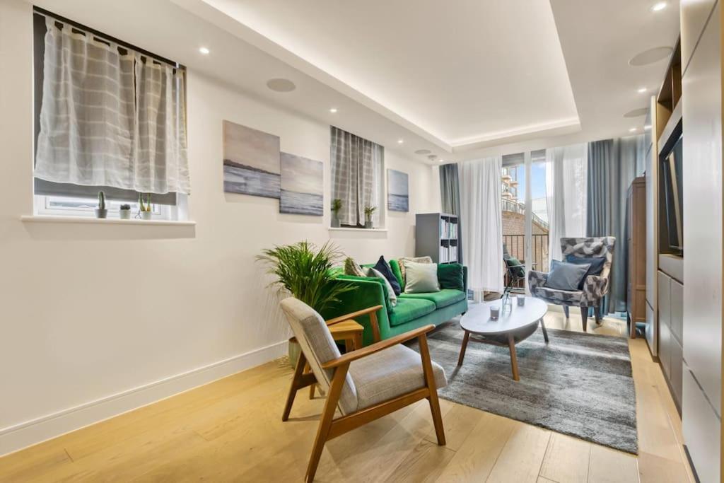 Canal Side Luxury 1 Bed Chelsea