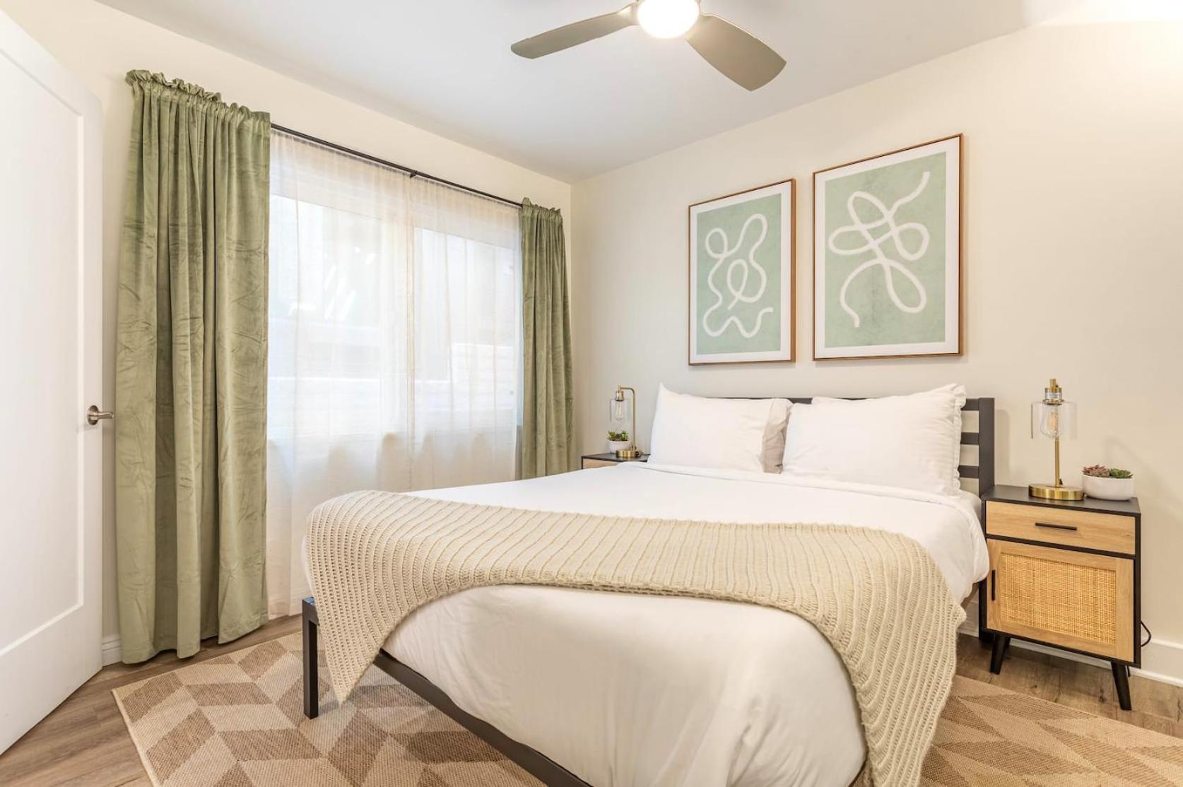Stay around the corner from the Manhattan Beach Strand - Property Image 1