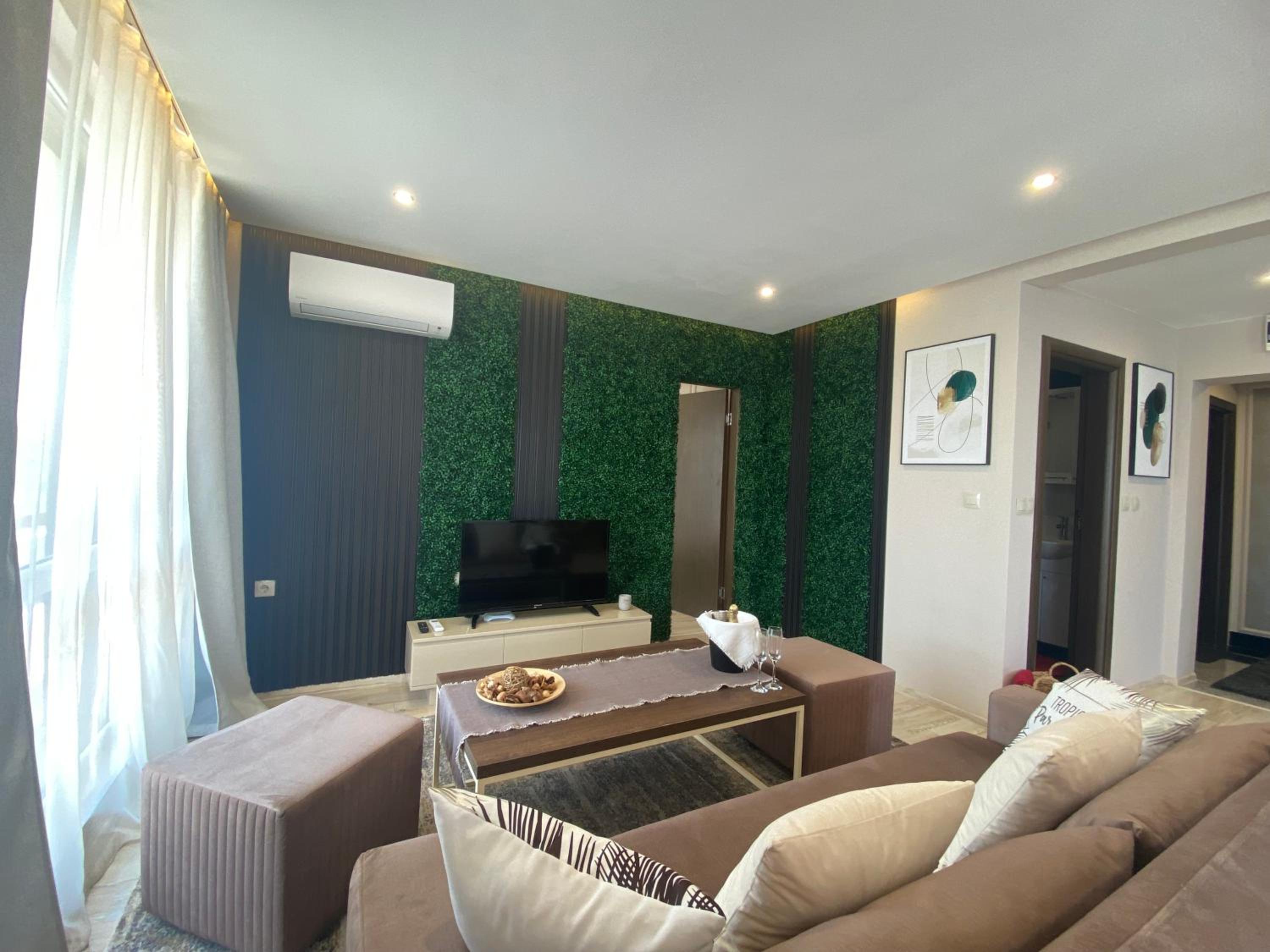 PARADISO 'В' 607 Large Luxury Apartment