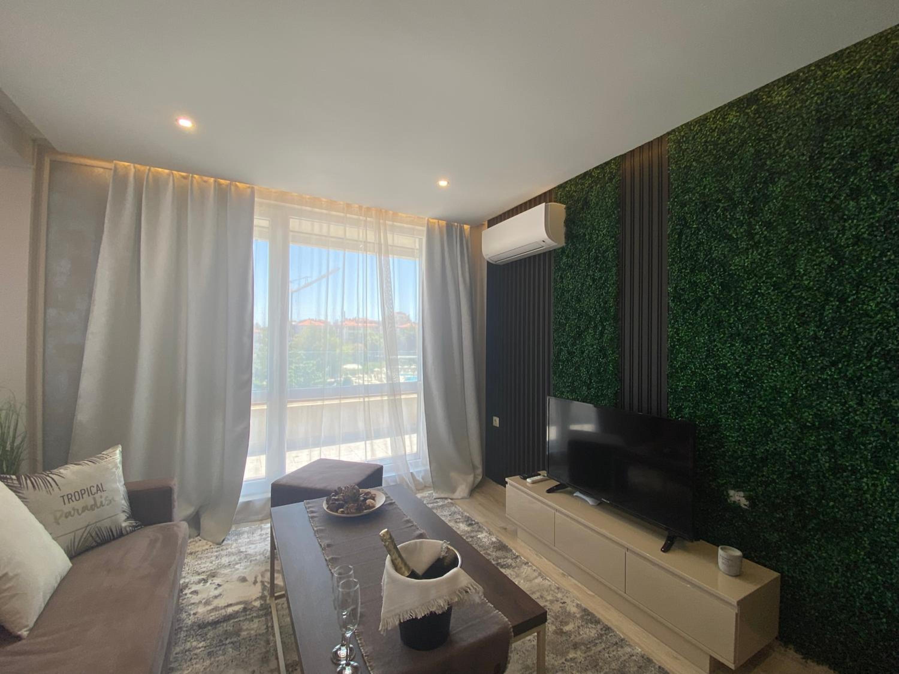 PARADISO 'В' 607 Large Luxury Apartment