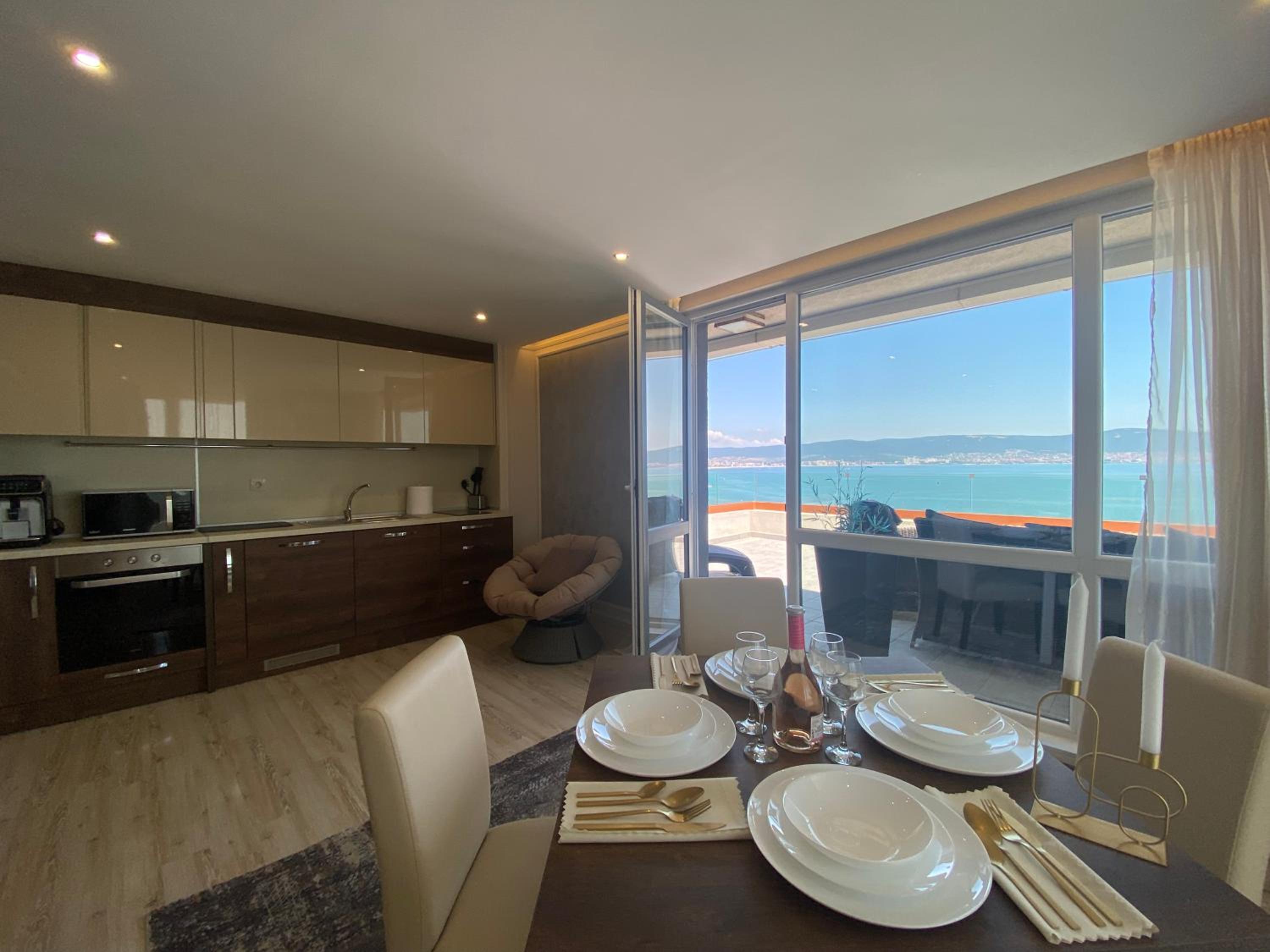 PARADISO 'В' 607 Large Luxury Apartment