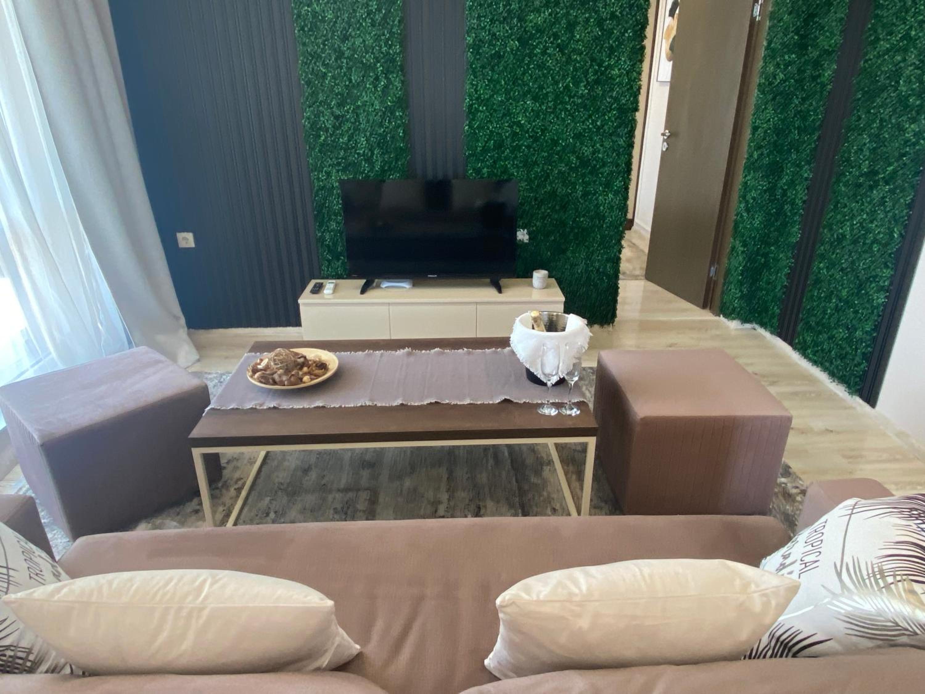 PARADISO 'В' 607 Large Luxury Apartment