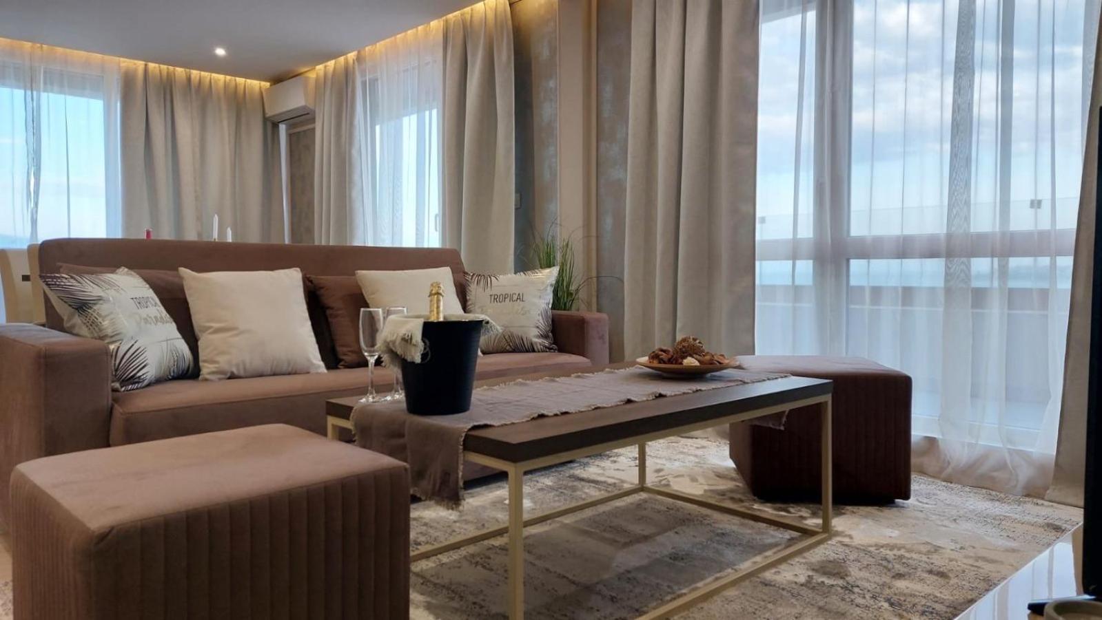 PARADISO 'В' 607 Large Luxury Apartment