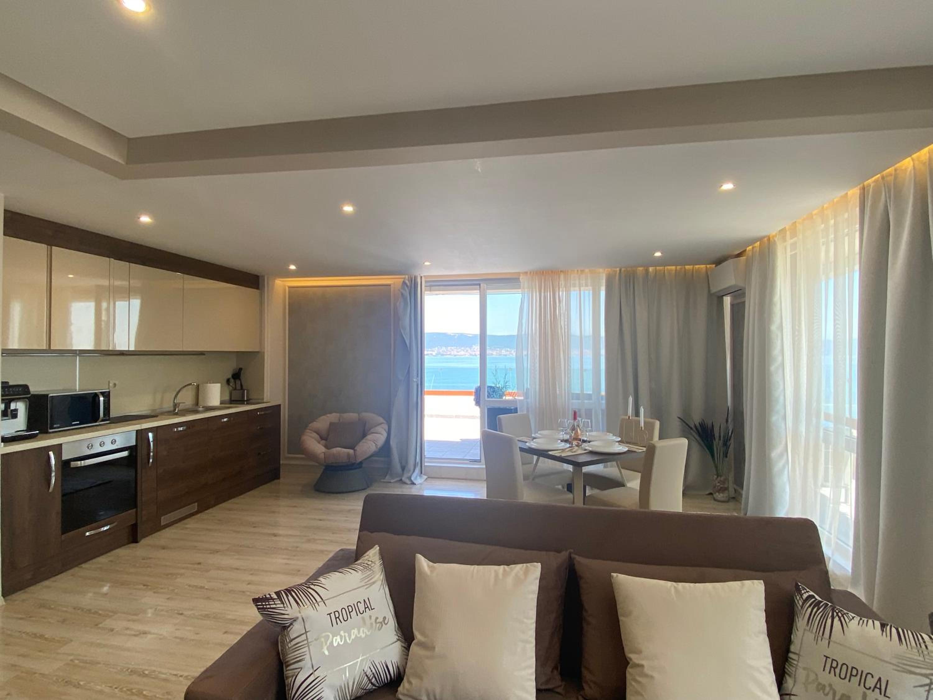 PARADISO 'В' 607 Large Luxury Apartment