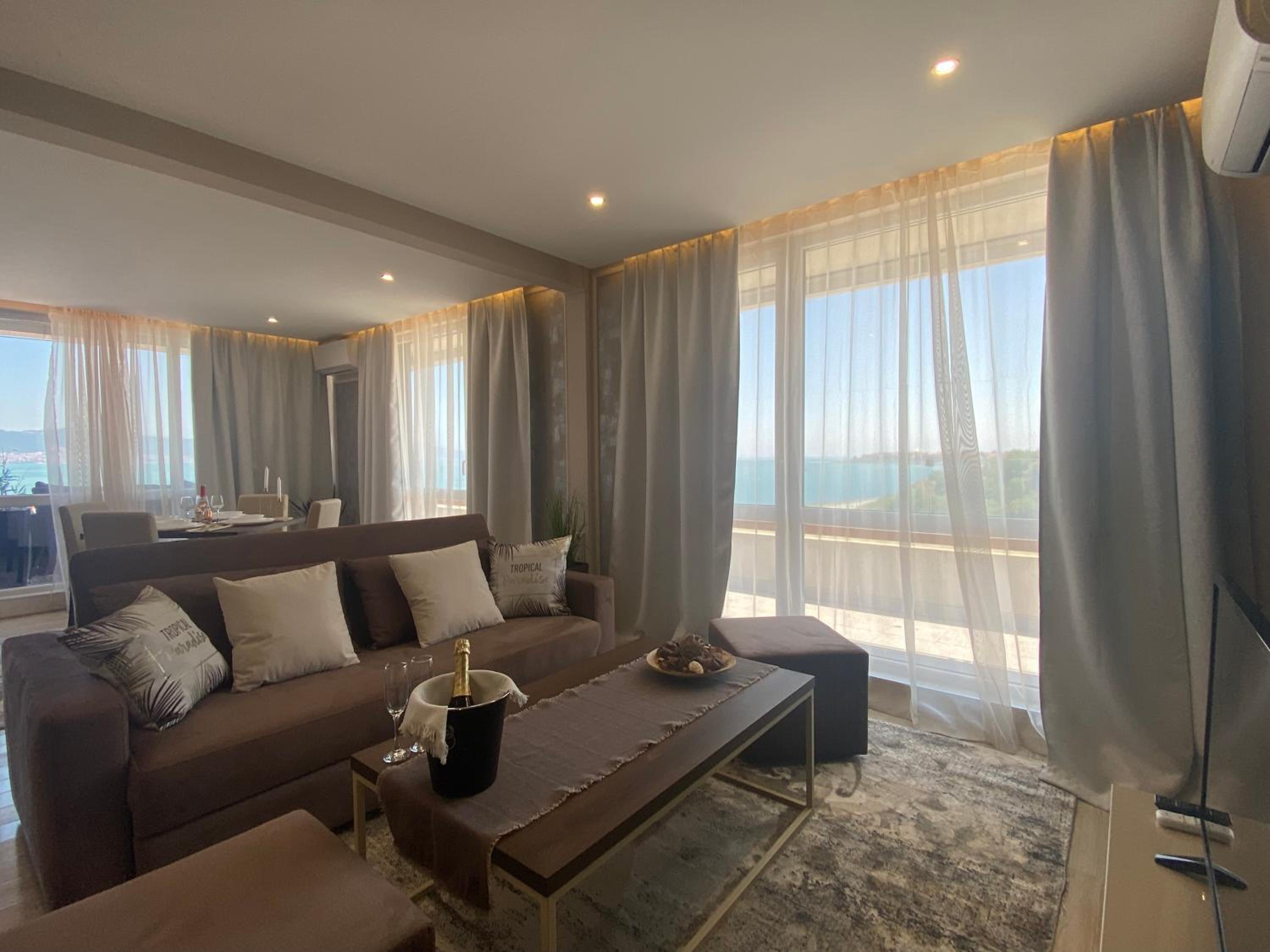 PARADISO 'В' 607 Large Luxury Apartment