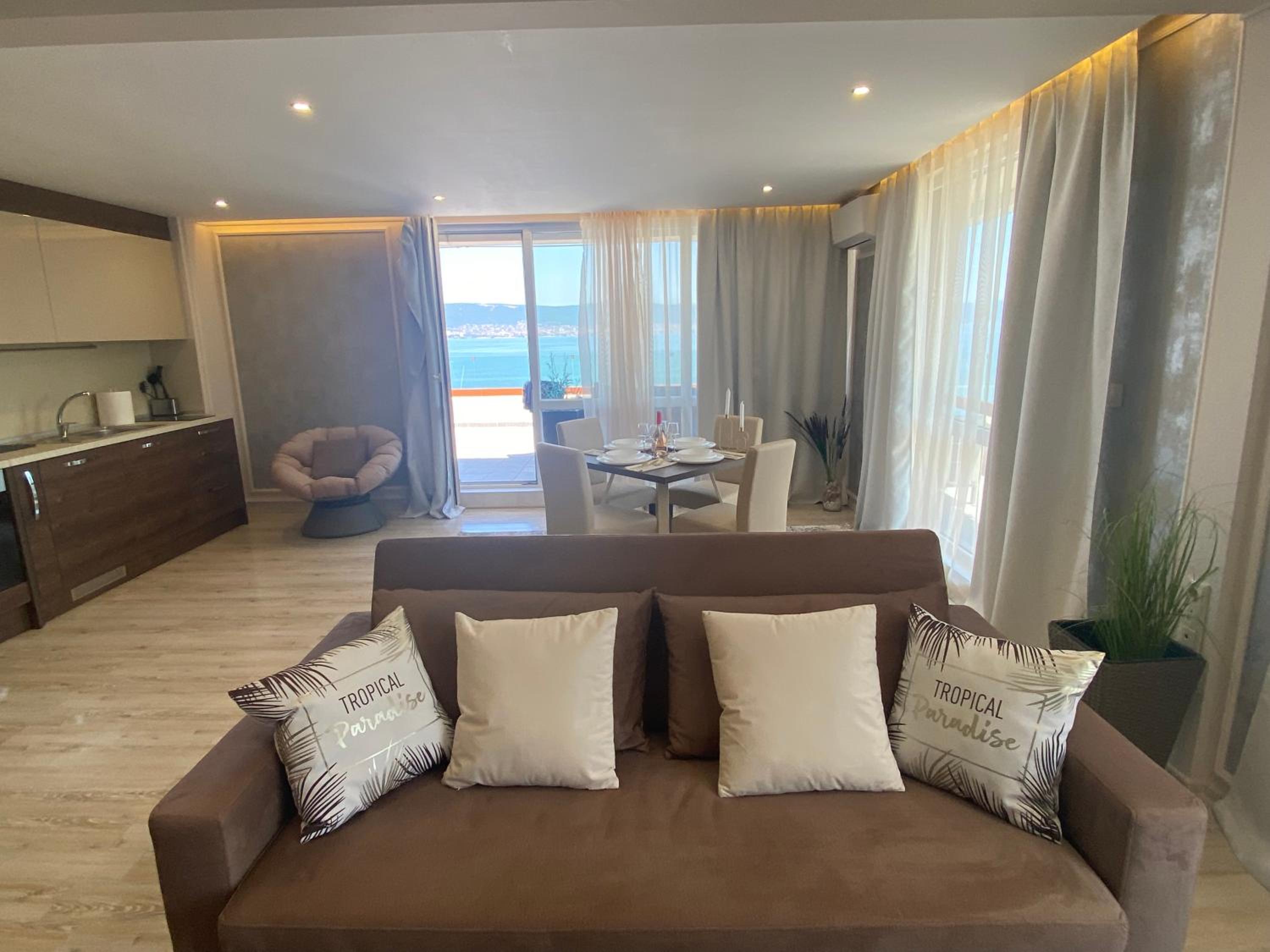 PARADISO 'В' 607 Large Luxury Apartment