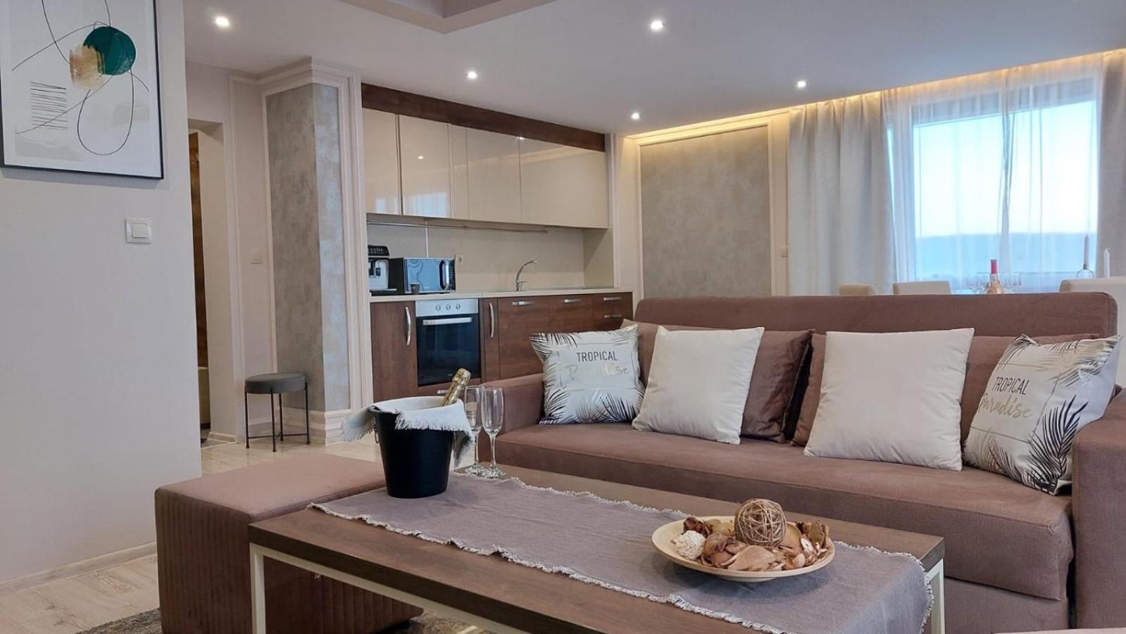 PARADISO 'В' 607 Large Luxury Apartment