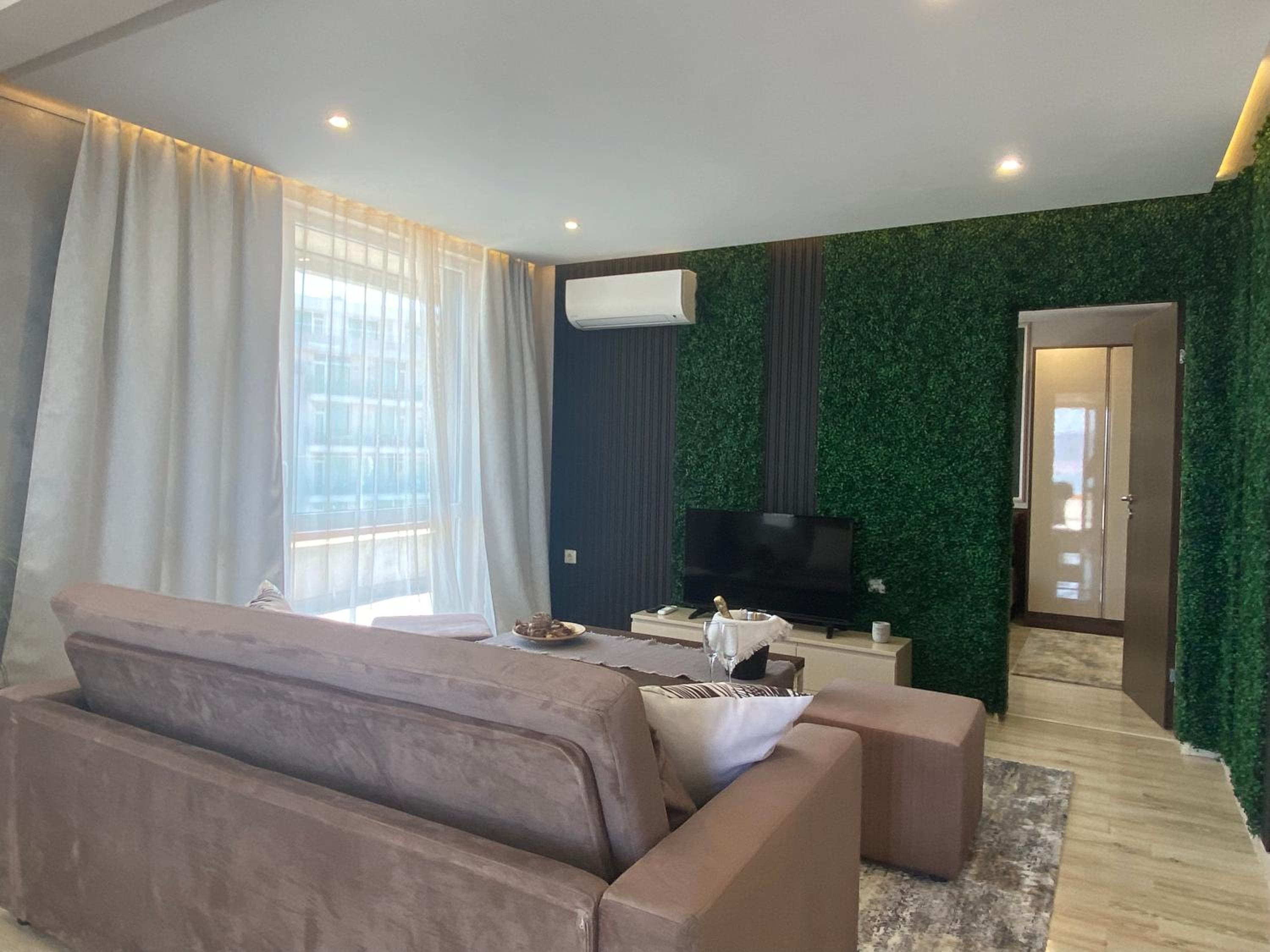 PARADISO 'В' 607 Large Luxury Apartment