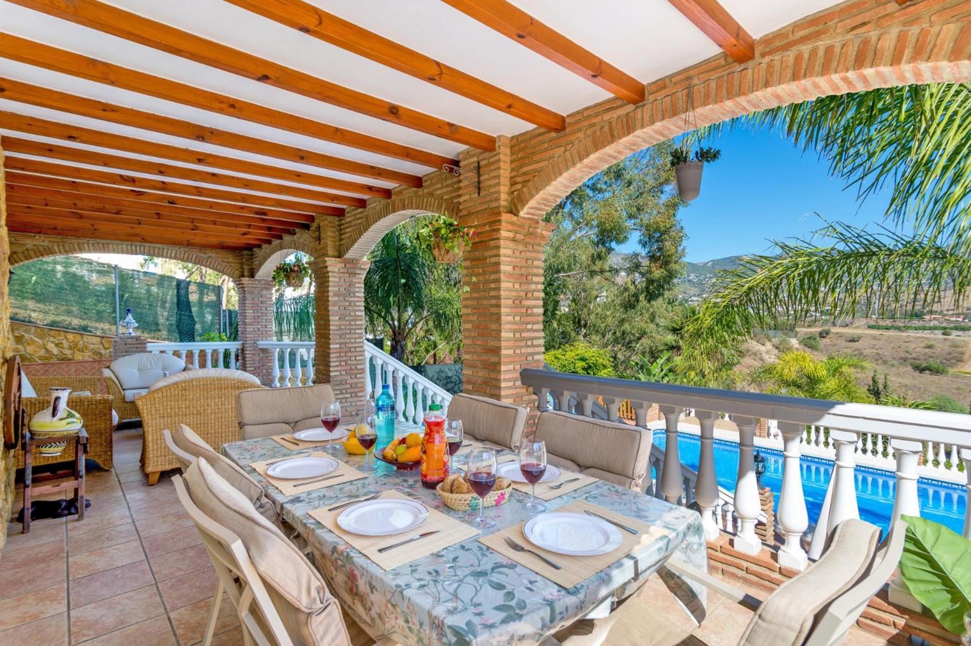 Villa Trebol by Villa Plus