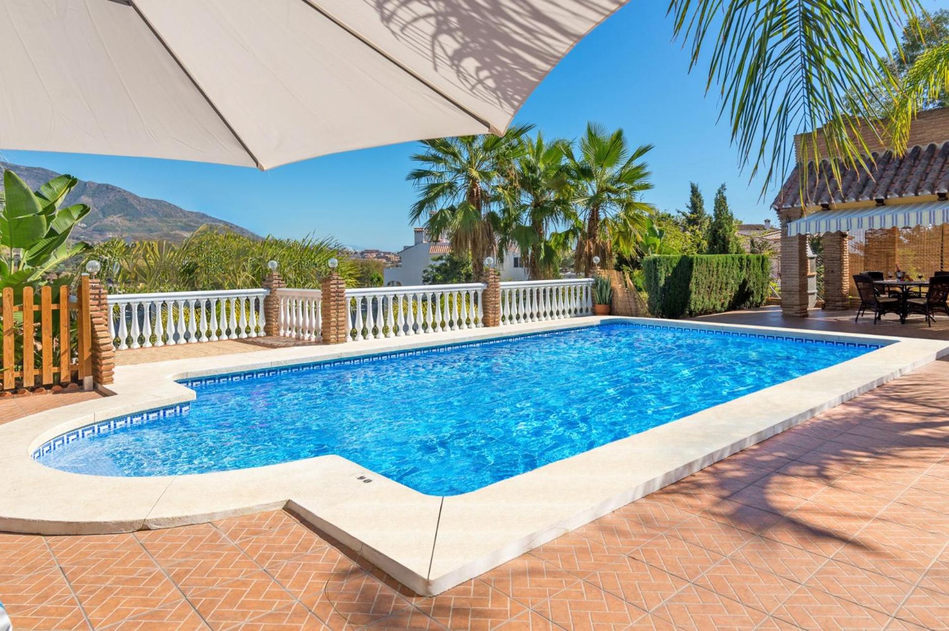 Villa Trebol by Villa Plus