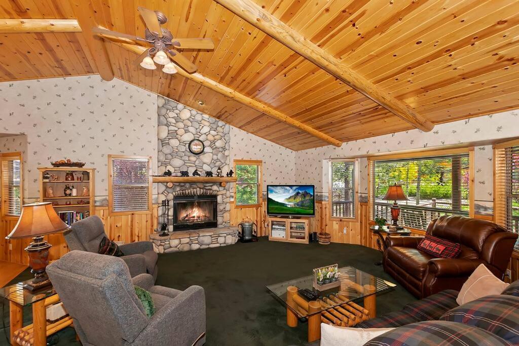 Teakwood - 3-BR SPA, fire pit, Quiet, AC, centrally located view 2