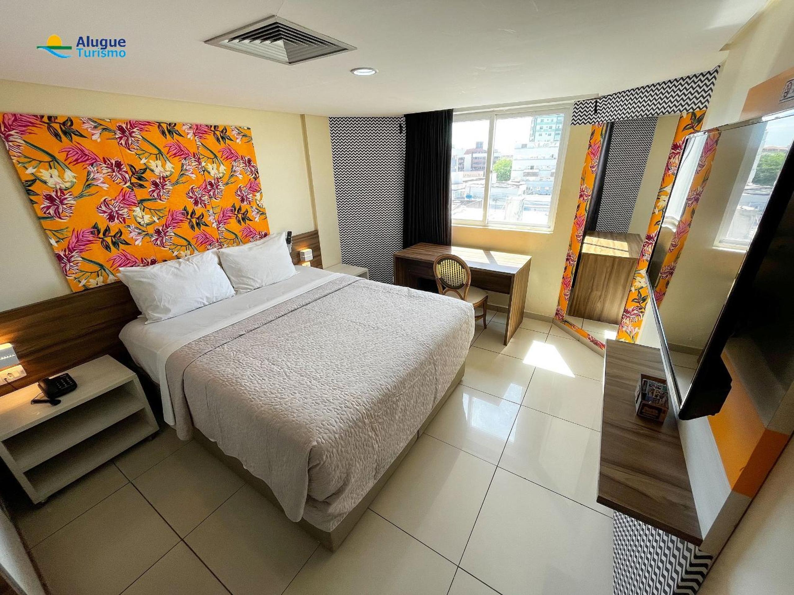 IMPERIAL FLAT com Roupa de Cama, Camareira, vista para o mar.