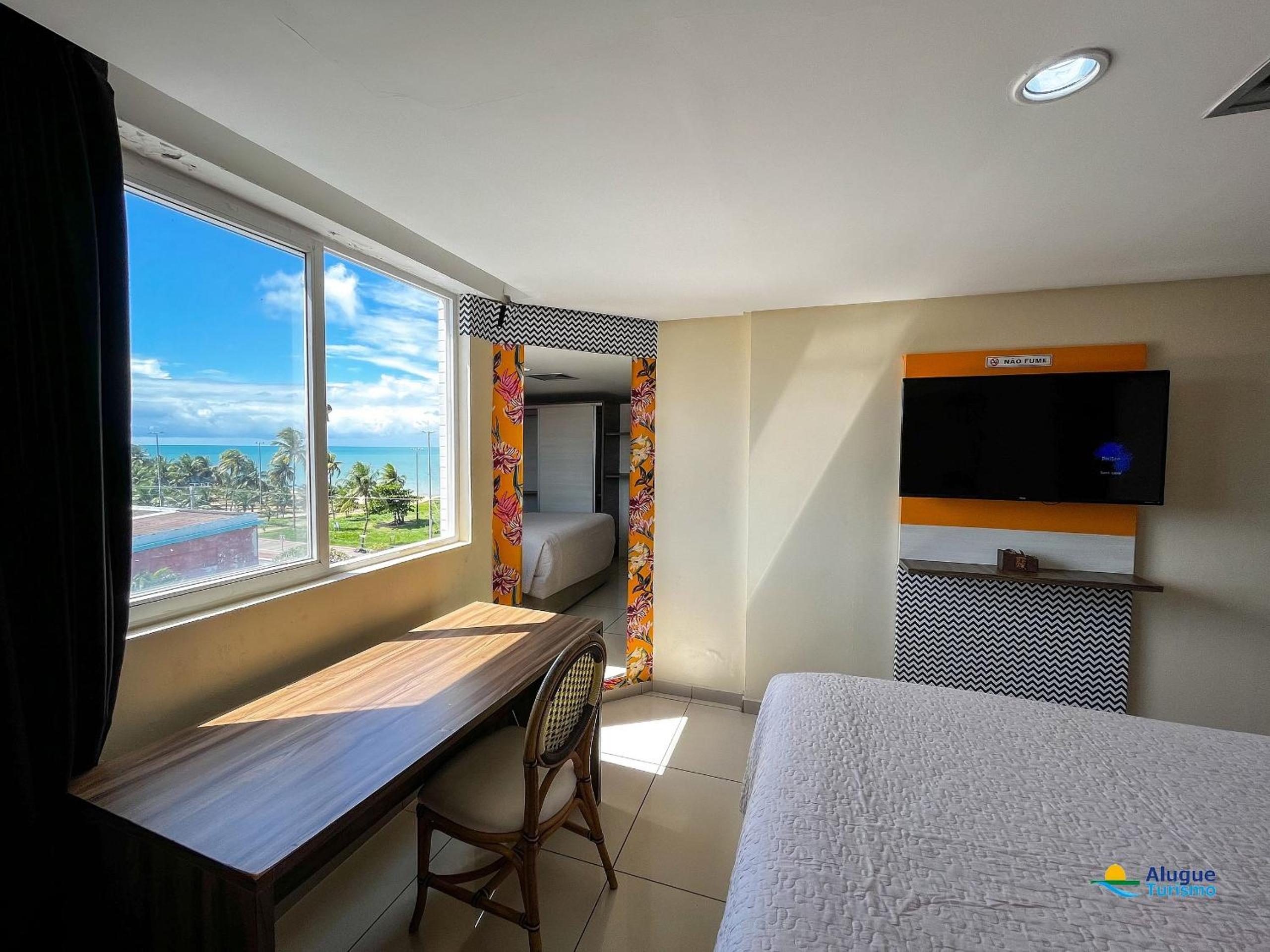 IMPERIAL FLAT com Roupa de Cama, Camareira, vista para o mar.