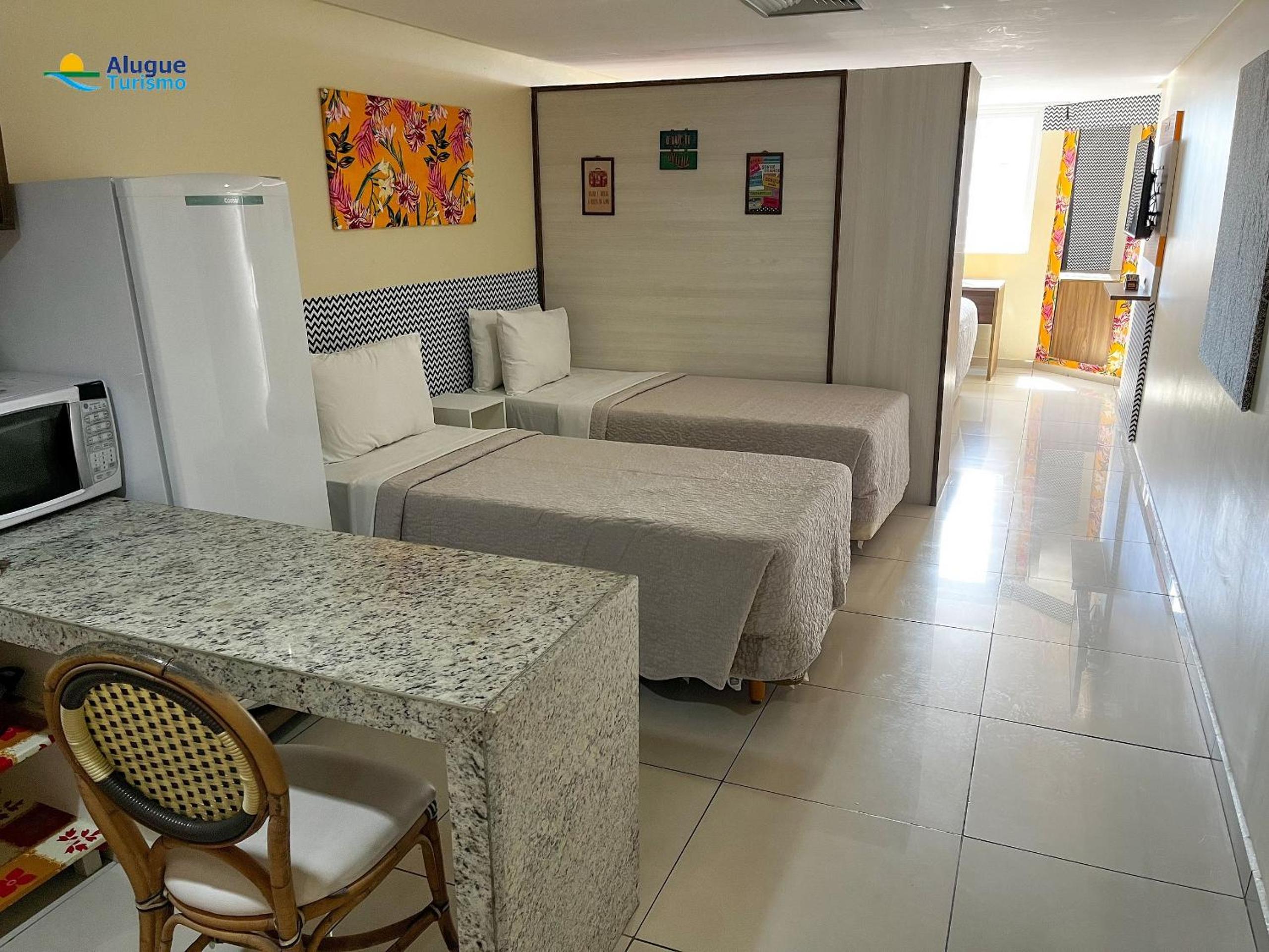 IMPERIAL FLAT com Roupa de Cama, Camareira, vista para o mar.