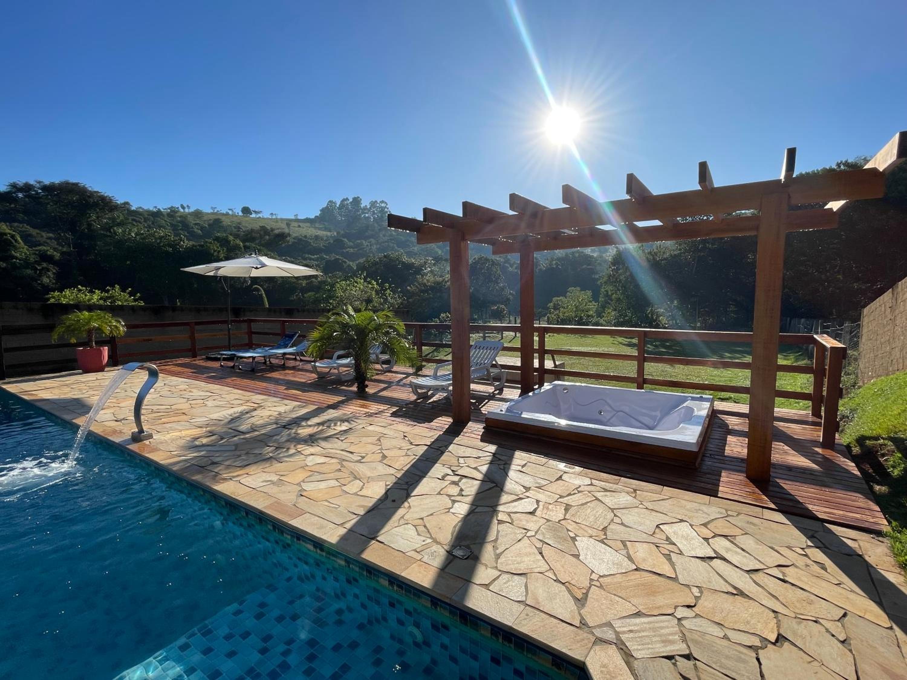 CHÁCARA COM PISCINA CLIMATIZADA e JACUZZI
