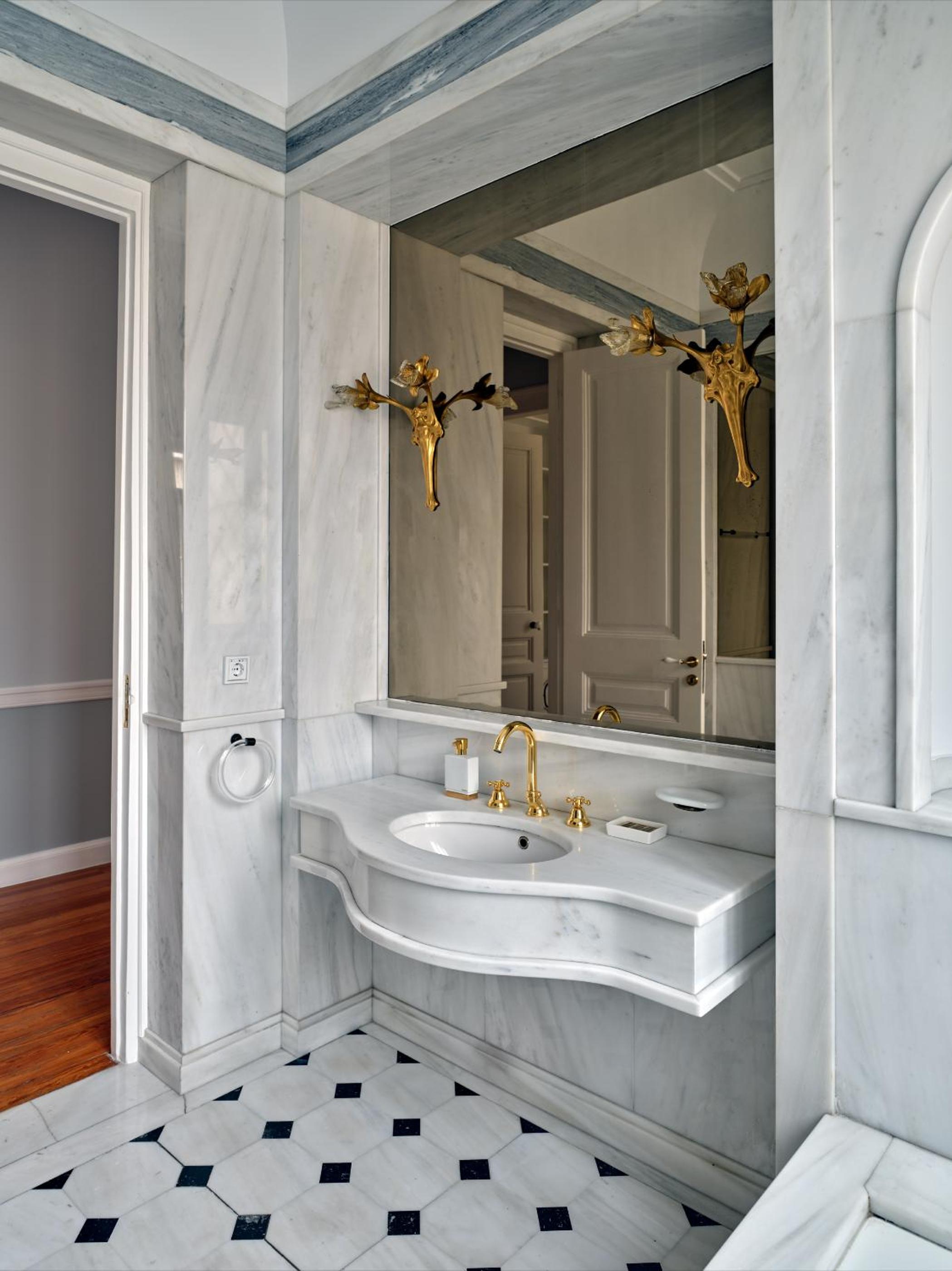 The White House in Plaka by JJ Hospitality