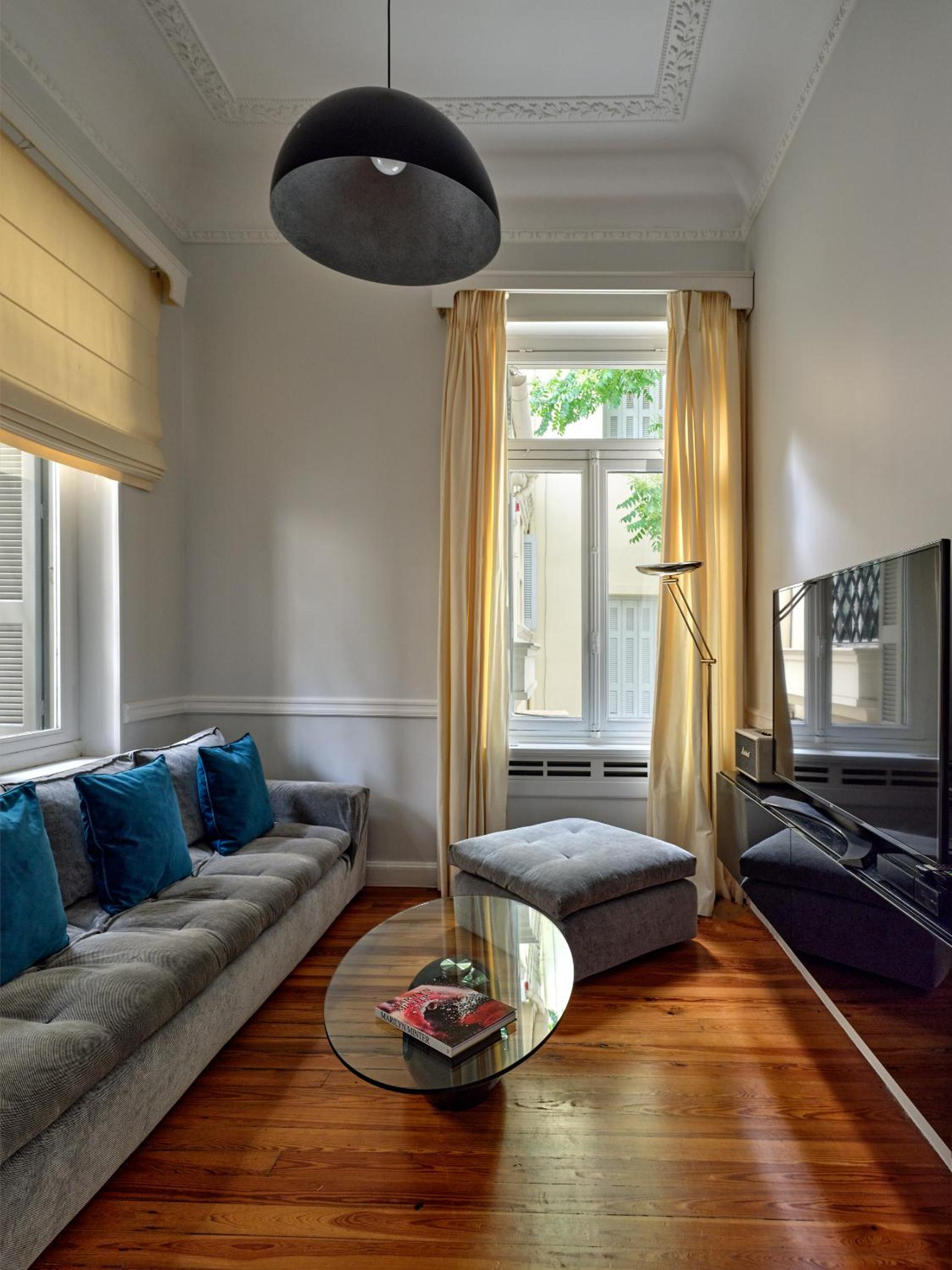 The White House in Plaka by JJ Hospitality