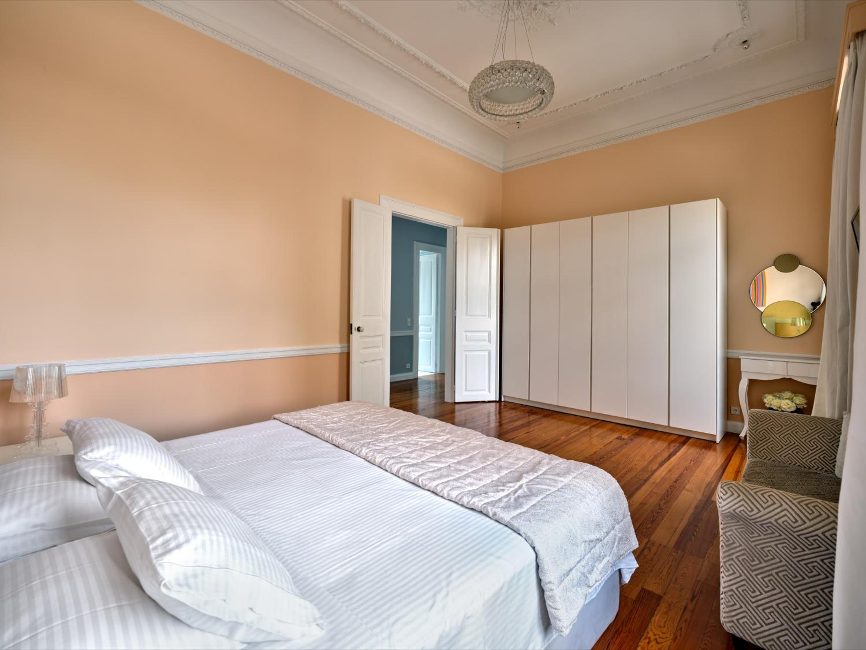 The White House in Plaka by JJ Hospitality