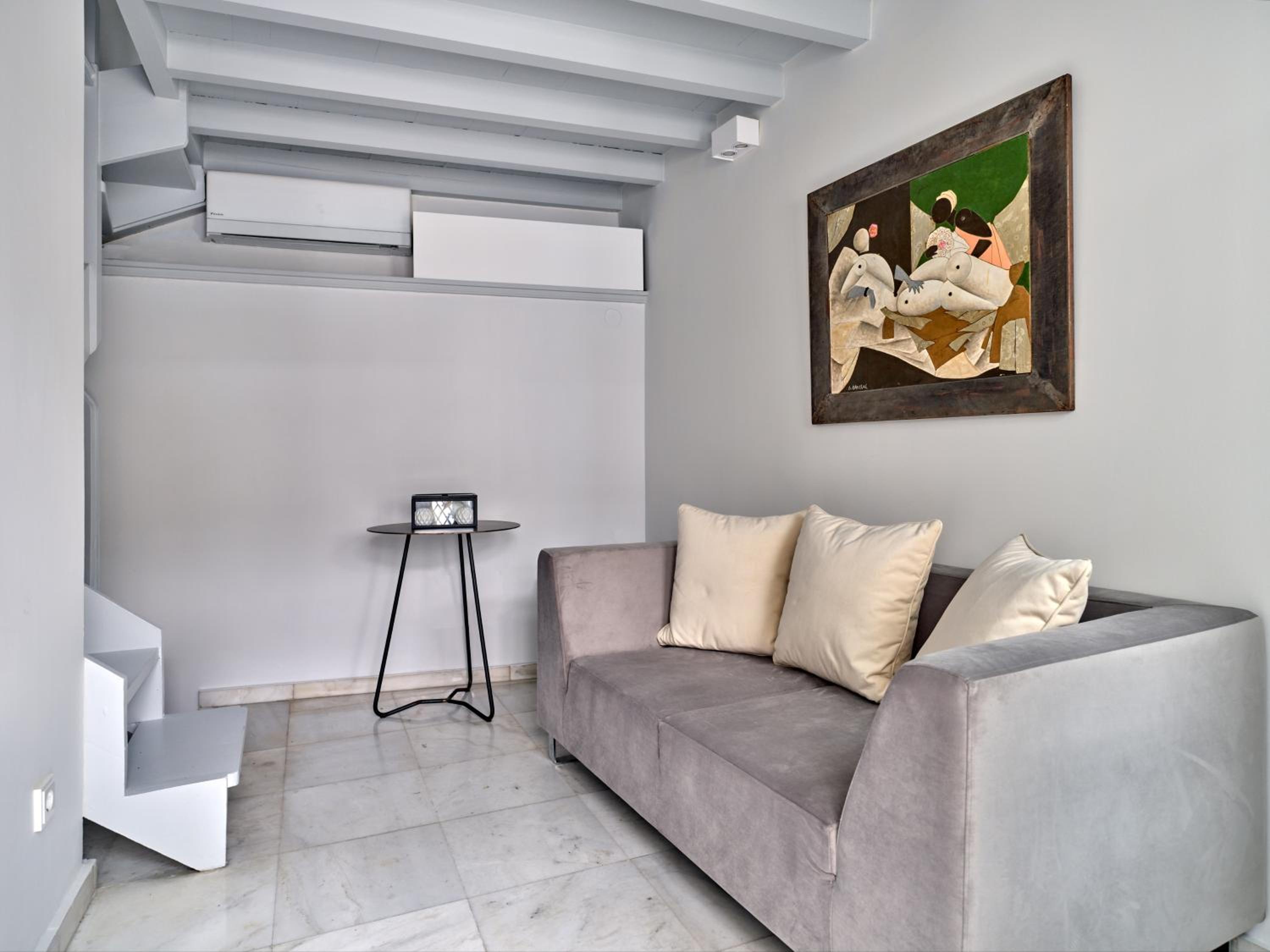 The White House in Plaka by JJ Hospitality