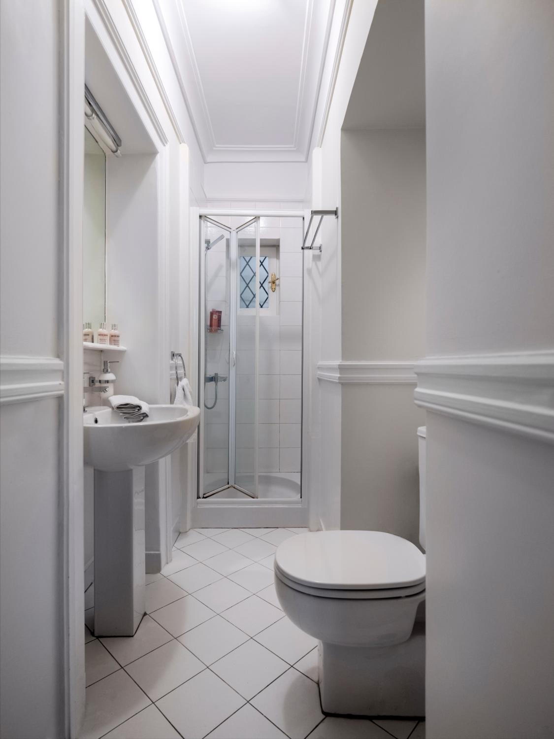 The White House in Plaka by JJ Hospitality