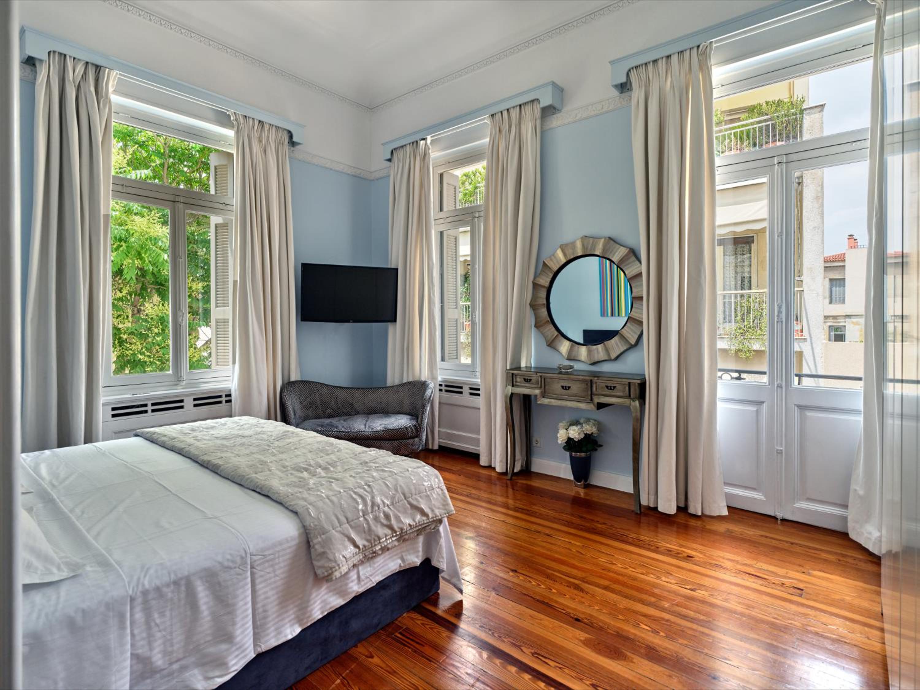 The White House in Plaka by JJ Hospitality